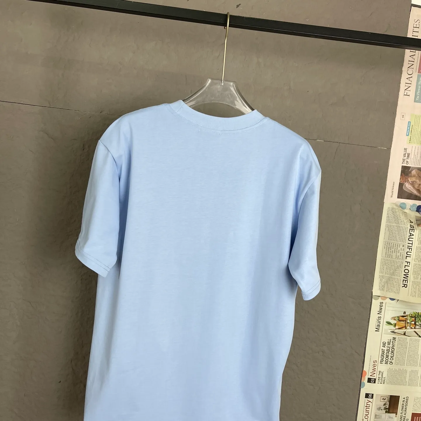 🅿️180 /A13 DIOR couture blade embroidered short-sleeved T-shirt. Exclusively customized with 300 grams of original board. Double yarn pure cotton fabric texture is very soft and comfortable. 100% different from the market's top fabrics (no shrinkage, no deformation, no pilling). Matched with 320 grams of 1x1 thread (fabric thread is dyed in the same vat, no color difference, not easy to deform). Original 1:1 version. Original 1:1 customized accessories. Collar label Care label, tag, packaging (perfect details) Size: S-XL Color: apricot, white, blue, gray, dark gray