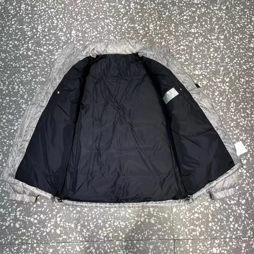 🅿️780 package The popular model uses high-quality fabrics to show dazzling, always maintains a high-end and gorgeous design line, fine workmanship, symbolizing the highest spirit of French fashion culture, 🔥Counter version⚠️The highest version in the market, super good quality Original hardware customization, jacquard craft fabric, goose down filling Color: black, navy blue, sky blue, gray, silver gray, code number: 44 46 48 50 52