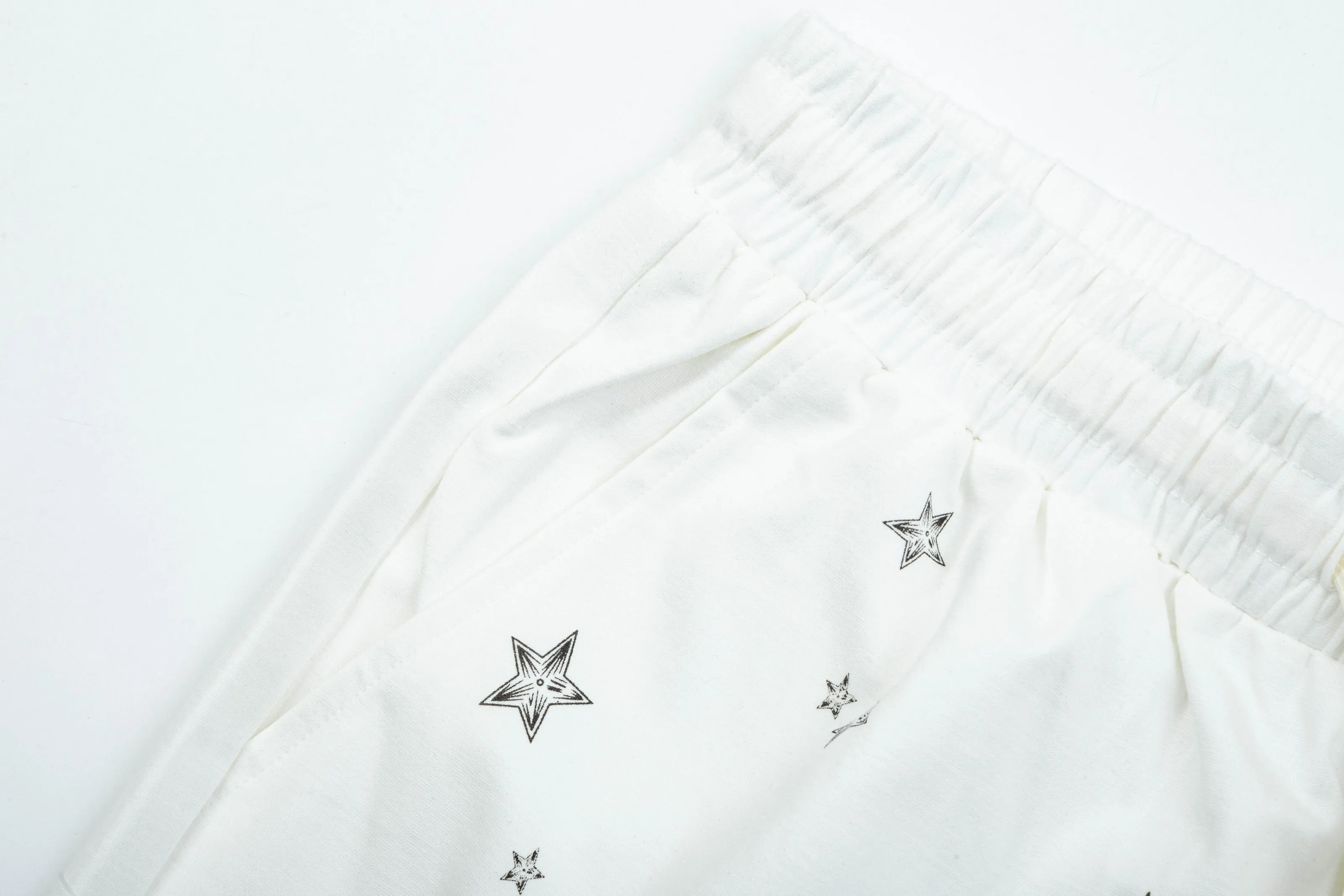 🅿️190 2025 Dior Dior new knitted shorts, customized fabrics, knitted technology and printed logo. The version is tight and three-dimensional, with straight stripe splicing. The customized trouser cord hardware has strong texture and smoothness. The upper body is comfortable and breathable. It has a concave and convex three-dimensional feel. It is suitable for fashionable and casual wear. Color: Black-White Size: M-4XL
