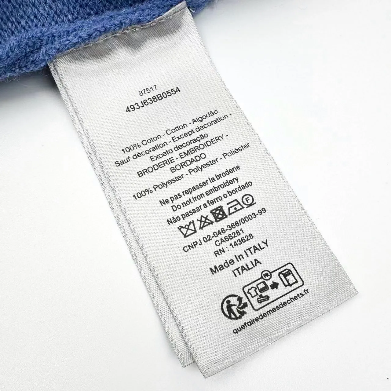 🅿️480 [Exclusive supply] CD striped patch color-blocked crew neck sweater. The original purchase was 21,000 and developed. The fabric is made of custom-woven blue rhyme cashmere and cotton blend. It is delicate and soft, has a crisp texture and is comfortable and close to the skin. It is inspired by blue rhyme. Various blue layers are exquisitely interwoven, just like the color palette carefully prepared by an artist. Each touch of blue contains unique emotions and charm. The Dior Diamond patch is inlaid on the sweater with simple and tense lines. Outline the classic logo of the Dior brand. Every strand of fiber contains luxury and nobility. An unparalleled visual feast. Unlock a new realm of fashion. It is made of jacquard tissue imported from Germany. Precisely control the arrangement and interweaving of yarns. Carefully interweave on the loom to form a color-blocking silhouette, using imported machine embroidery technology. Use advanced computer control systems and sophisticated mechanical components to realize Dior patch embroidery operations with high precision. The lines are smooth and delicate, and the garments are washed and softened to remove odors. Use professional washing equipment and specific detergents to deeply clean and deodorize clothes to improve the feel and appearance of clothes. Size:S/M/L/XL