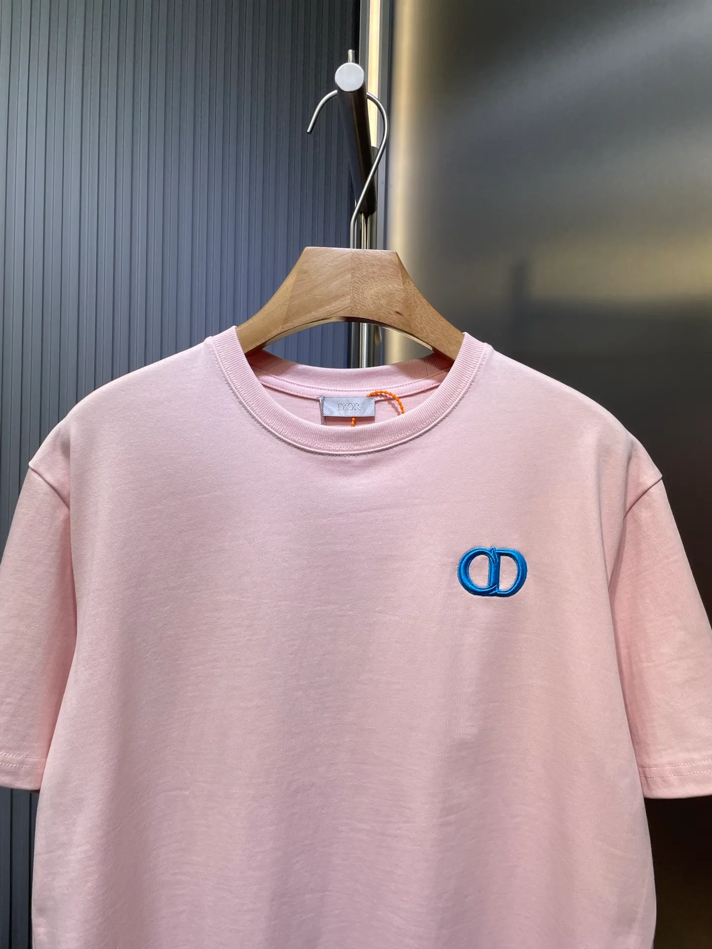 🅿️260 dior 🌟【Top replica】cd letters embroidered round neck short sleeves Process description: The color is custom-woven and dyed, with "cd" design on the chest. A perfect fashionable and trendy item! The oversize version is very slimming and can be worn with a T-skirt or shorts. Who wouldn’t love it? The texture of the custom-made fabrics is great and versatile for all seasons, and the styles are the same for men and women! ⚠️size:smlxl
