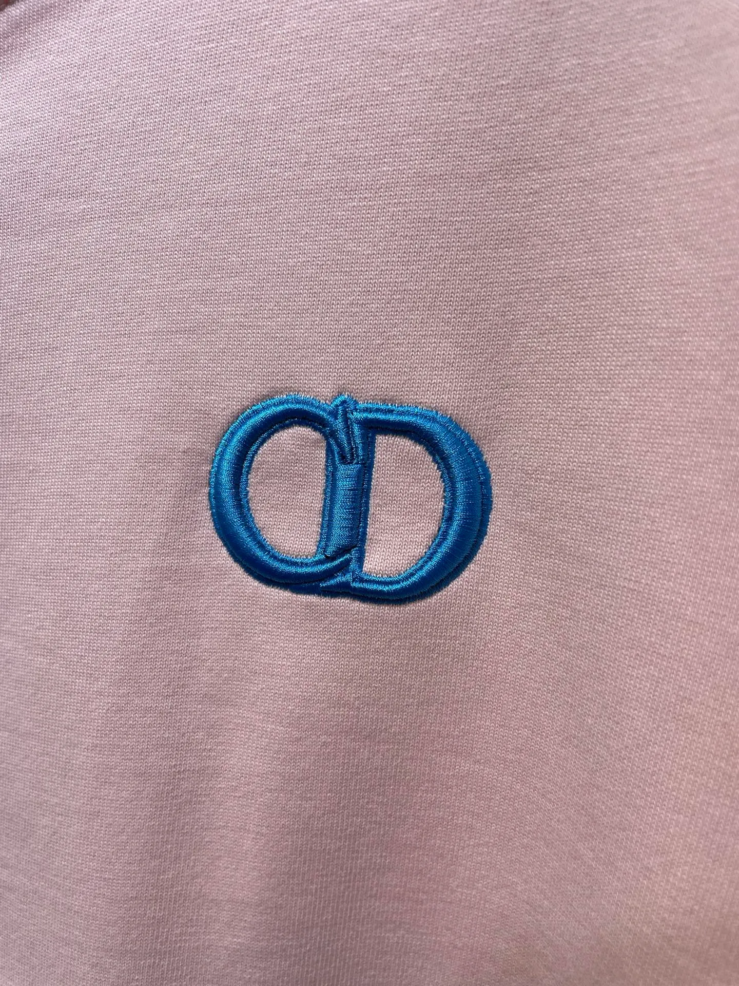 🅿️260 dior 🌟【Top replica】cd letters embroidered round neck short sleeves Process description: The color is custom-woven and dyed, with "cd" design on the chest. A perfect fashionable and trendy item! The oversize version is very slimming and can be worn with a T-skirt or shorts. Who wouldn’t love it? The texture of the custom-made fabrics is great and versatile for all seasons, and the styles are the same for men and women! ⚠️size:smlxl