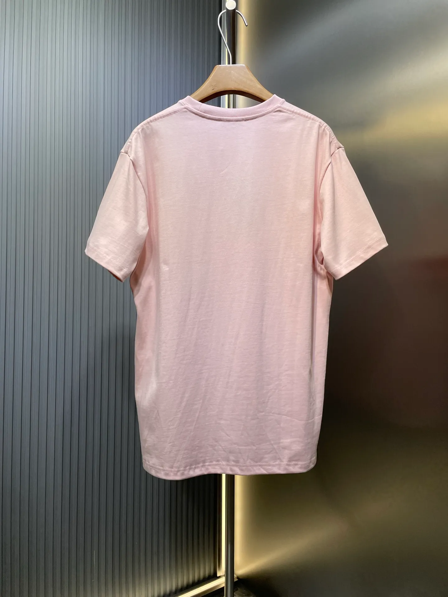 🅿️260 dior 🌟【Top replica】cd letters embroidered round neck short sleeves Process description: The color is custom-woven and dyed, with "cd" design on the chest. A perfect fashionable and trendy item! The oversize version is very slimming and can be worn with a T-skirt or shorts. Who wouldn’t love it? The texture of the custom-made fabrics is great and versatile for all seasons, and the styles are the same for men and women! ⚠️size:smlxl