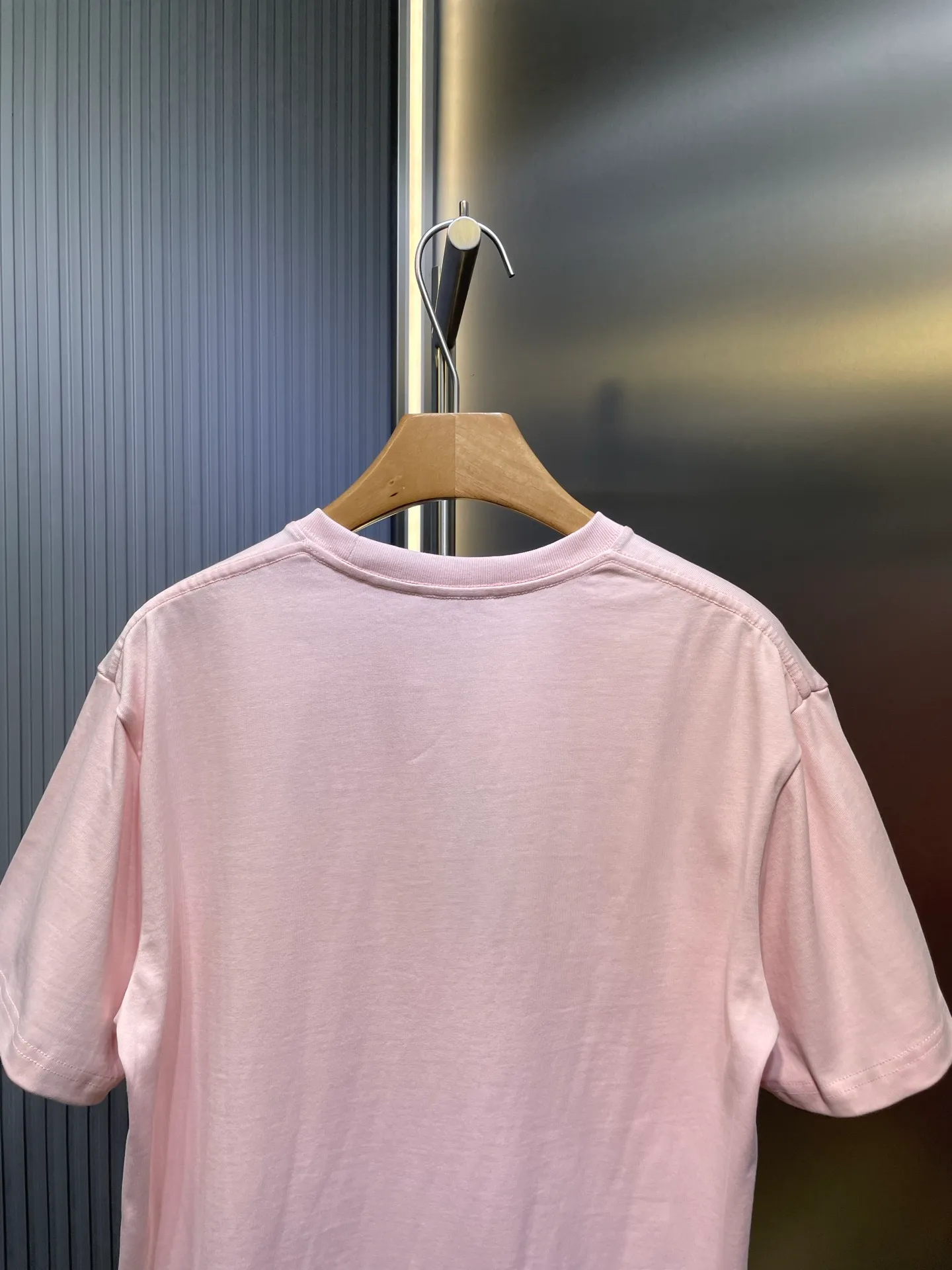 🅿️260 dior 🌟【Top replica】cd letters embroidered round neck short sleeves Process description: The color is custom-woven and dyed, with "cd" design on the chest. A perfect fashionable and trendy item! The oversize version is very slimming and can be worn with a T-skirt or shorts. Who wouldn’t love it? The texture of the custom-made fabrics is great and versatile for all seasons, and the styles are the same for men and women! ⚠️size:smlxl