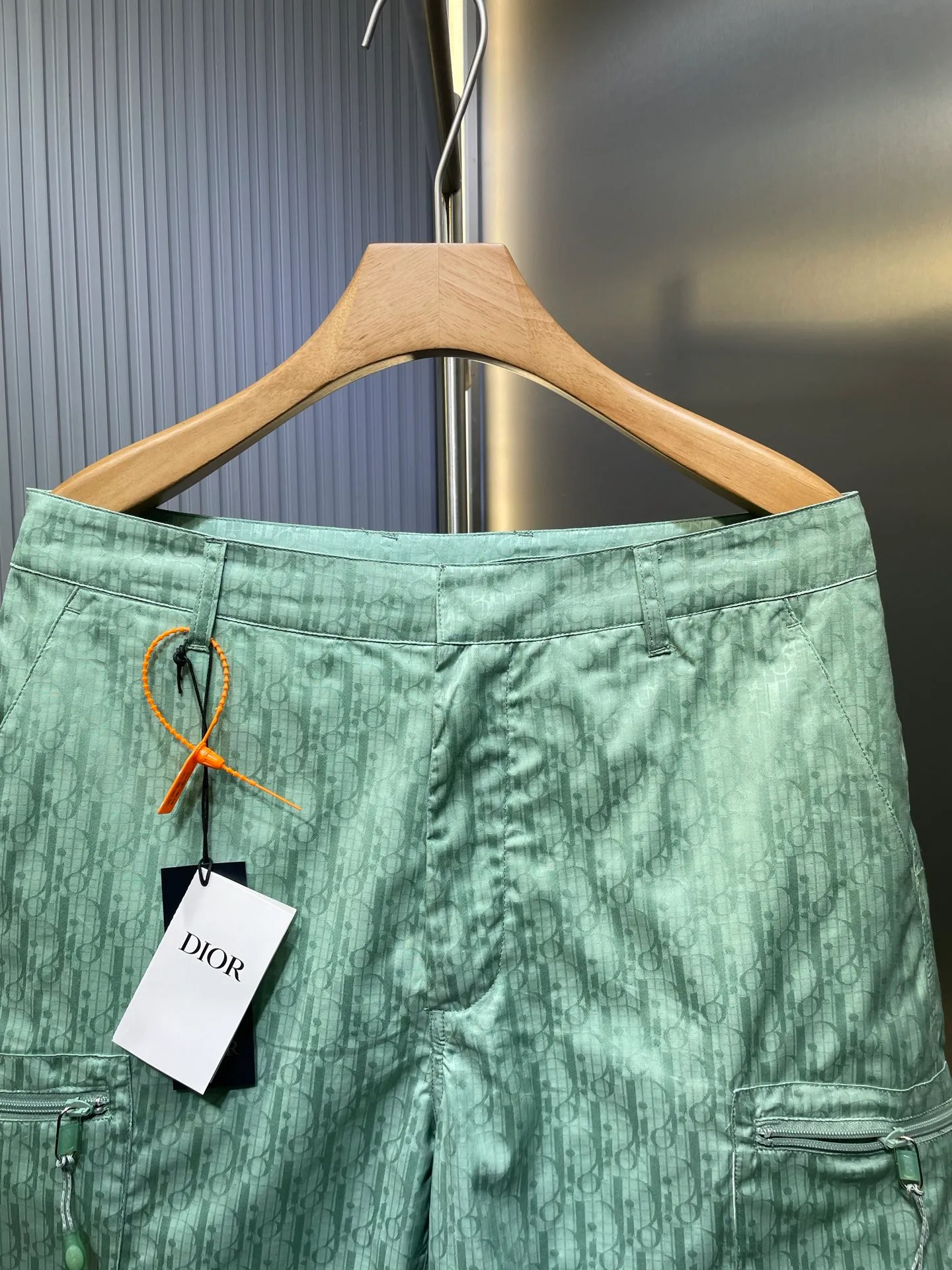 🅿️450 Dior🌟【Top Replica】The new 24ss shorts are from the 2024 beachwear limited series, showing Dior’s classic oblique print. Crafted from blue mulberry silk and cotton-blend jacquard, it has a relaxed fit with an elasticated waistband and slit side pockets. Wear with the matching shirt for a sophisticated summer look! Number of yards: 46.48.50.52.