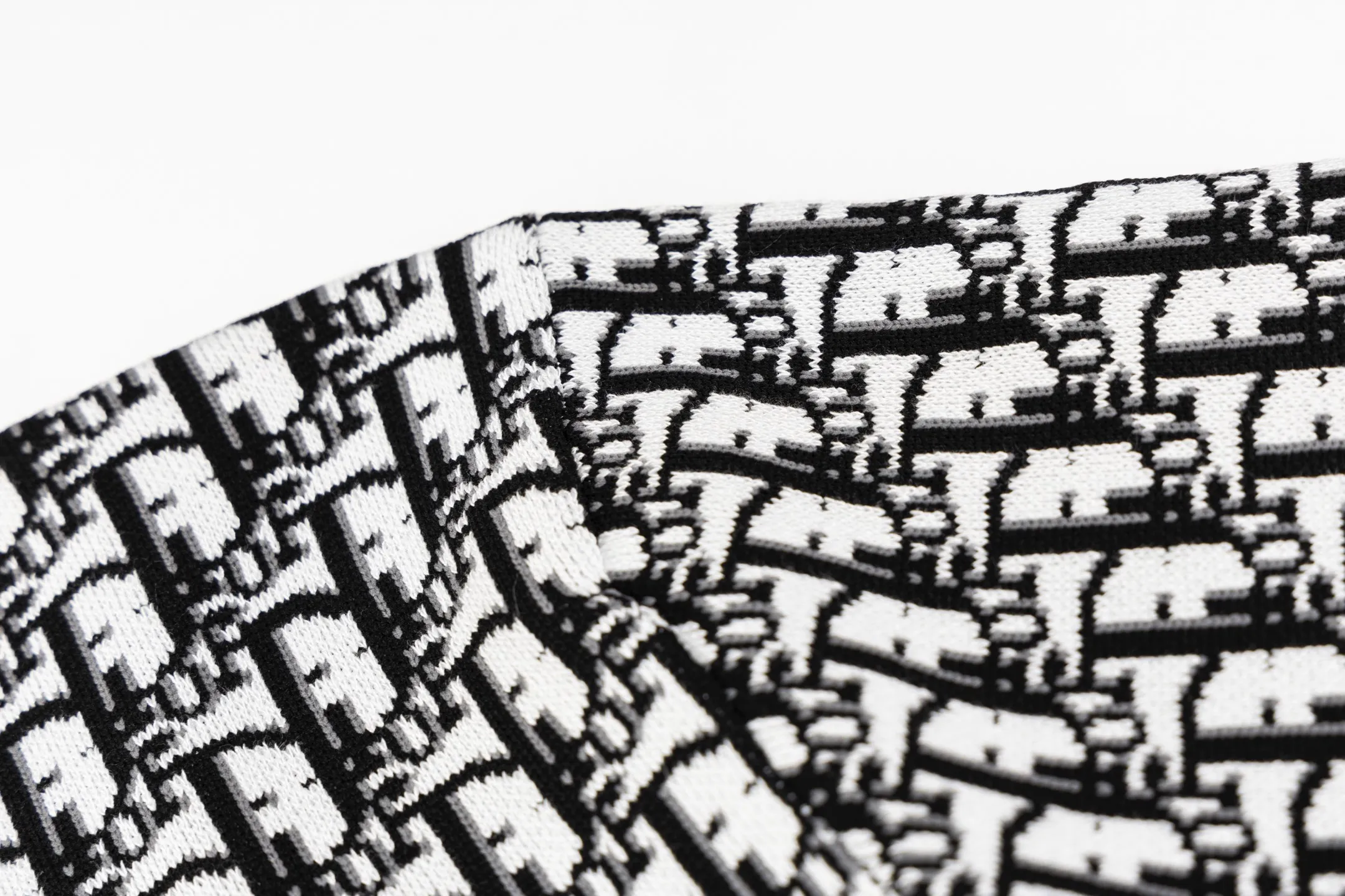 🅿️200 Style No. #Z24 Dior all-over printed old flower round neck knitted short-sleeved DIOR official website consistent style Fabric: Imitation wool fine pure cotton knitting Same color woven and dyed threads in the same cylinder Matching colors: complete three standards Cardboard oil paper code sticker packaging High-temperature pre-shrinking process before production, no shrinkage and deformation Imported machine professional version production os version can wear up to 200 pounds Manual measurement of size An error of 2-3cm is normal. Color: picture color size: s m l xl