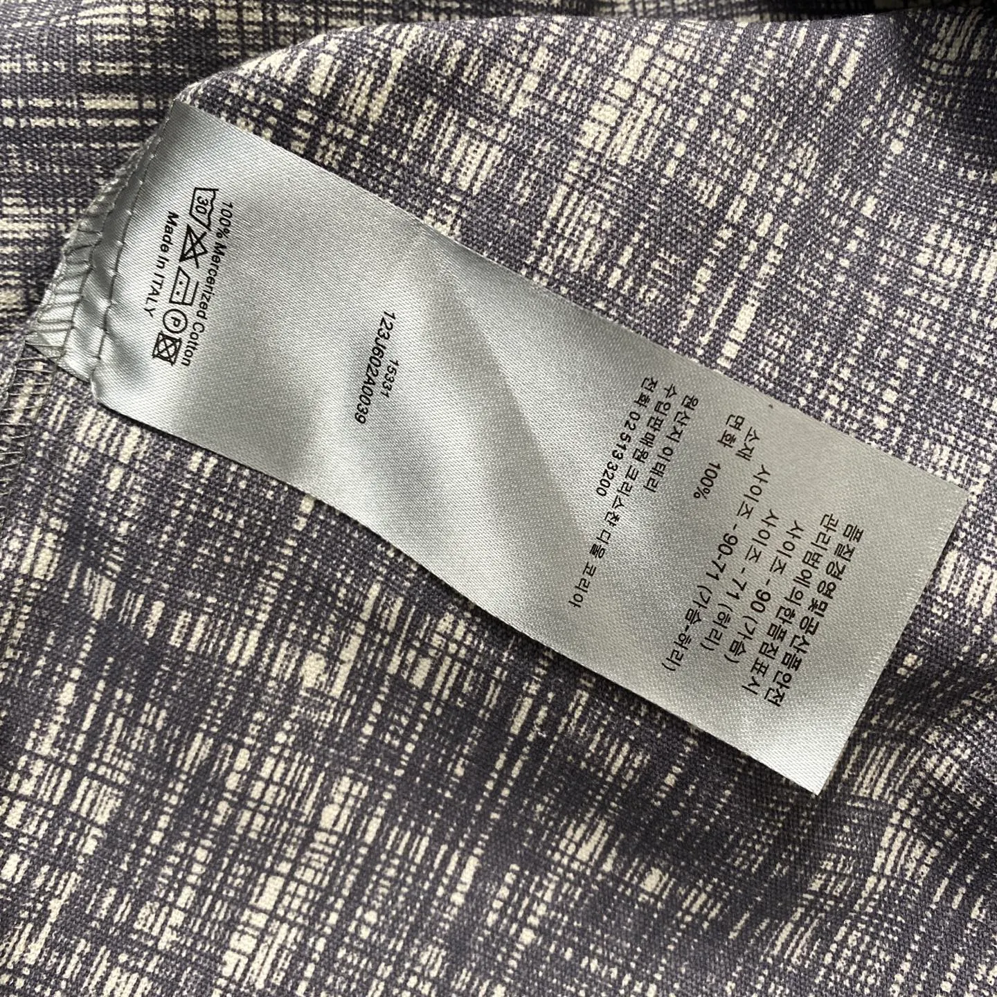 🅿️280 Dior/Dior limited edition classic all-over graffiti printed casual shirt jacket - purchased from the original mold and made with a full set of customized accessories, details determine success or failure.  - Size: M L The entire logo is very smooth and simple. The D letter is perfectly coordinated with every detail in the design. Use the letter D perfectly. The design of all luxury goods is very demanding in the pursuit of details. The combination of the letter D and O in the Dior logo design is a very interesting example. The echo of a semicircle and an ellipse forms a perfect arc - Dior (full name: Christian Dior) is a multinational luxury brand originating from France, synonymous with dazzling haute couture. It was founded in 1946 by French fashion designer Christian Dior and is headquartered in Paris. Mainly engaged in high-end consumer goods such as fashion, jewelry, perfume, cosmetics, children's clothing - Customized all-over printed jacquard fabrics - Customized engraved LOGO buttons - Customized Dior