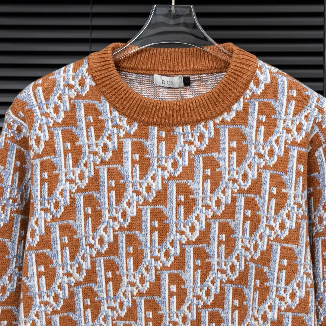 🅿️330 Style: DIOR Dior all-over knitted long-sleeved sweater Size: S-XXL Fabric: Wool blend Accessories: Full set of customized original accessories No gender distinction, same style for men and women