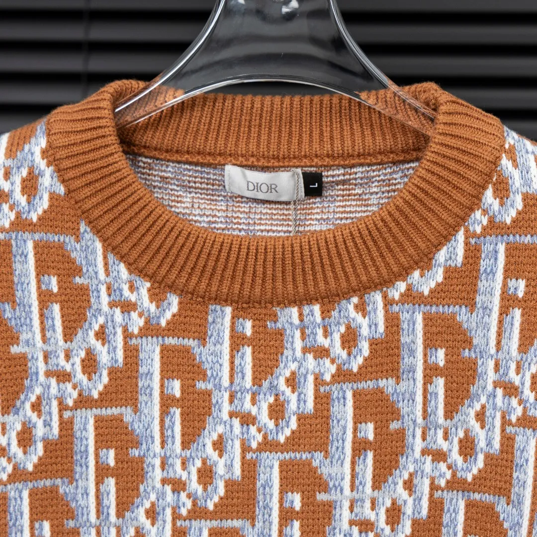 🅿️330 Style: DIOR Dior all-over knitted long-sleeved sweater Size: S-XXL Fabric: Wool blend Accessories: Full set of customized original accessories No gender distinction, same style for men and women