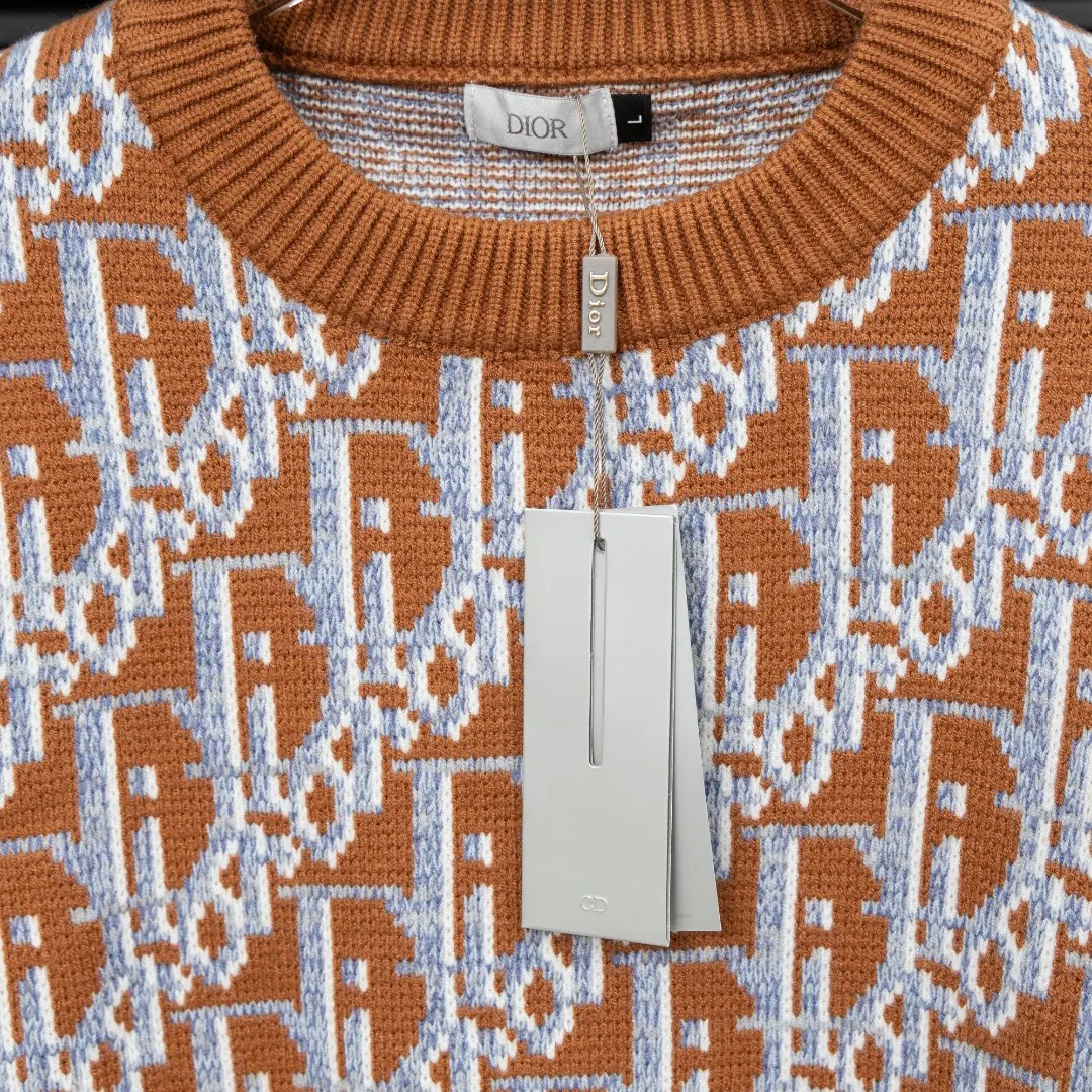 🅿️330 Style: DIOR Dior all-over knitted long-sleeved sweater Size: S-XXL Fabric: Wool blend Accessories: Full set of customized original accessories No gender distinction, same style for men and women