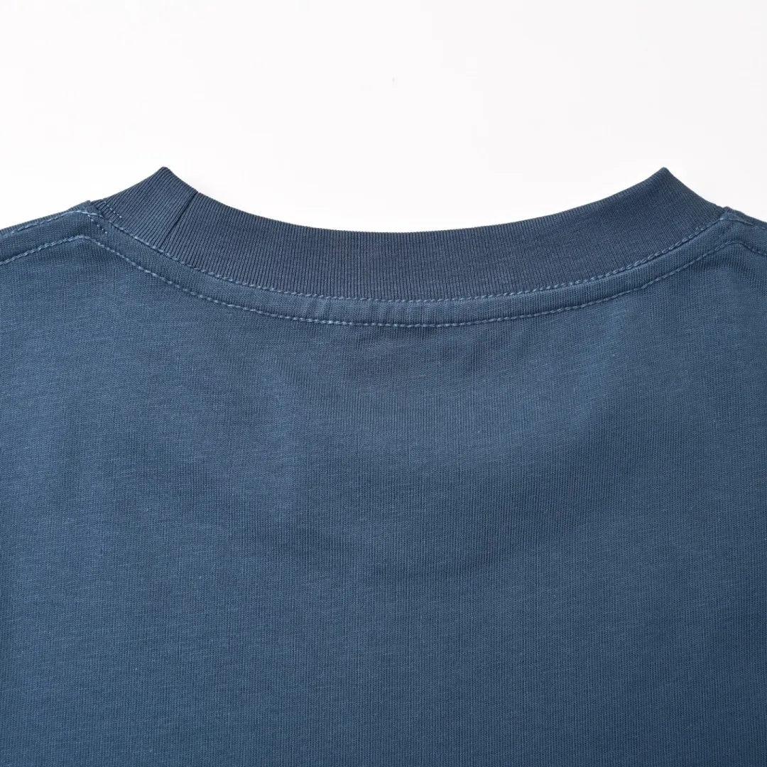 🅿️330 DIOR CD four-color embroidered monogram short-sleeved T-shirt. The original version was purchased from Taikoo Hui for 7400. The original version is customized with 270g cotton fabric, haze blue, apricot dyeing, and the thread dyeing is the same as the original version. The graphic design reinterprets the classic logo. Contrasting logo patch at chest. The imported machine embroidery process makes the letter logo show a delicate and exquisite effect, enhancing the decorative effect. Use an embroidery machine to embroider the designed letter logo onto the patch. Color: black, haze blue, apricot, white Size: S-L