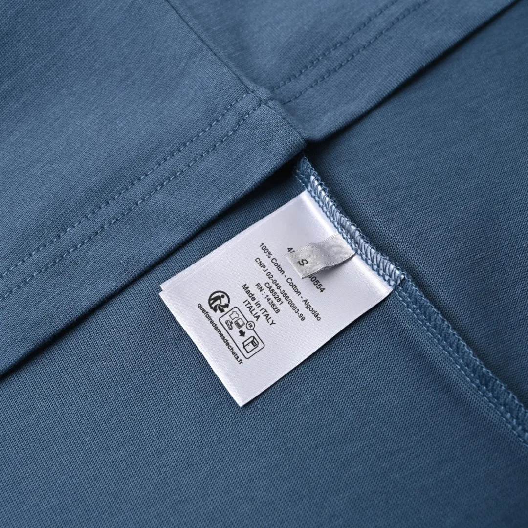 🅿️330 DIOR CD four-color embroidered monogram short-sleeved T-shirt. The original version was purchased from Taikoo Hui for 7400. The original version is customized with 270g cotton fabric, haze blue, apricot dyeing, and the thread dyeing is the same as the original version. The graphic design reinterprets the classic logo. Contrasting logo patch at chest. The imported machine embroidery process makes the letter logo show a delicate and exquisite effect, enhancing the decorative effect. Use an embroidery machine to embroider the designed letter logo onto the patch. Color: black, haze blue, apricot, white Size: S-L