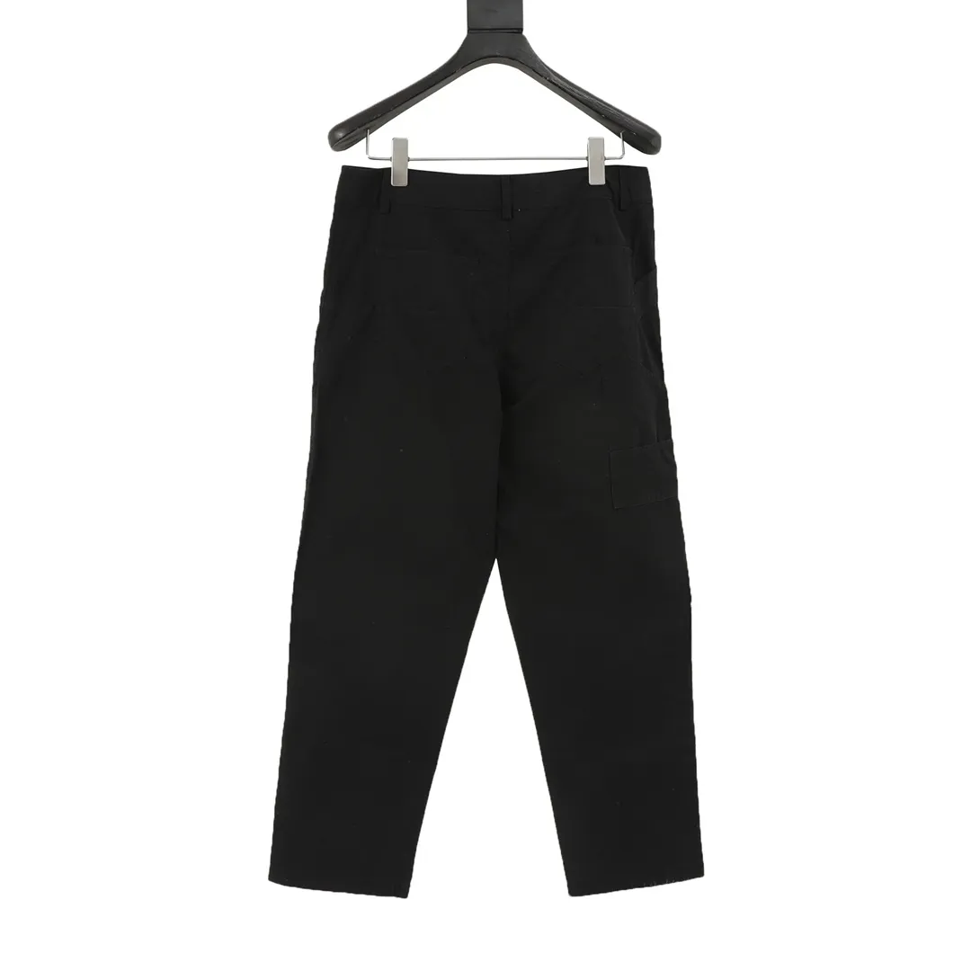 🅿️390 DIOR/Dior workwear letter embroidered trousers The fabric is made of custom-made canvas fabric, which is silky and super soft compared to the original. The strands of the fabric texture are clear and obvious, and the drape is first-class. The workmanship is exquisite and meets the foreign trade export standards. There are 4.5 stitches per centimeter. Every seam is pressed with open thread, and the wiring is as neat as a ruler. , Made of woven floral cotton ribbon, the weaving is tight and soft to the touch. The embroidery process uses Behringer embroidery machines, which makes the embroidery colors more full and the embroidery more three-dimensional. The upper body effect is good, the same style for men and women, simple and versatile, purchasing heavyweight items, feel free to compare the quality of any on the market! Size：XS-L