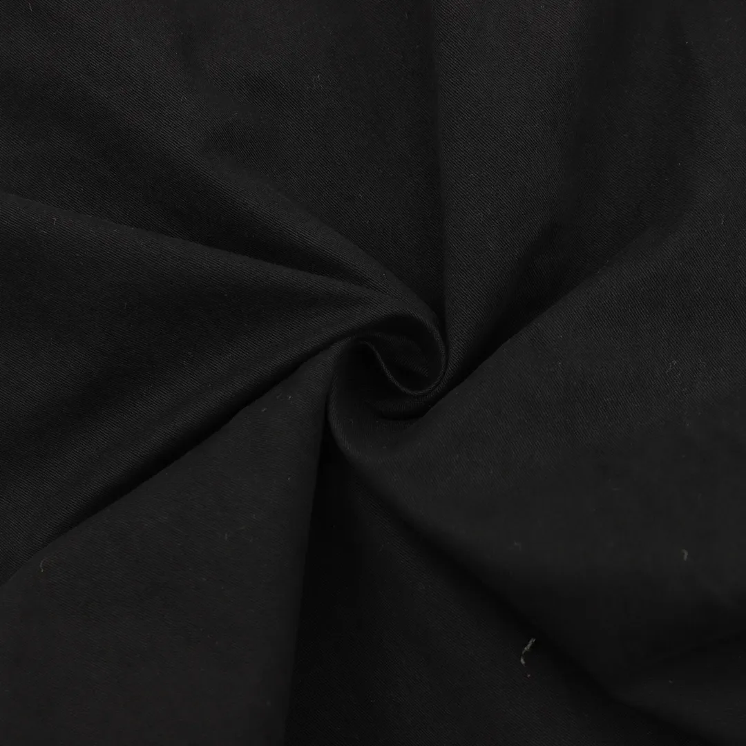 🅿️390 DIOR/Dior workwear letter embroidered trousers The fabric is made of custom-made canvas fabric, which is silky and super soft compared to the original. The strands of the fabric texture are clear and obvious, and the drape is first-class. The workmanship is exquisite and meets the foreign trade export standards. There are 4.5 stitches per centimeter. Every seam is pressed with open thread, and the wiring is as neat as a ruler. , Made of woven floral cotton ribbon, the weaving is tight and soft to the touch. The embroidery process uses Behringer embroidery machines, which makes the embroidery colors more full and the embroidery more three-dimensional. The upper body effect is good, the same style for men and women, simple and versatile, purchasing heavyweight items, feel free to compare the quality of any on the market! Size：XS-L