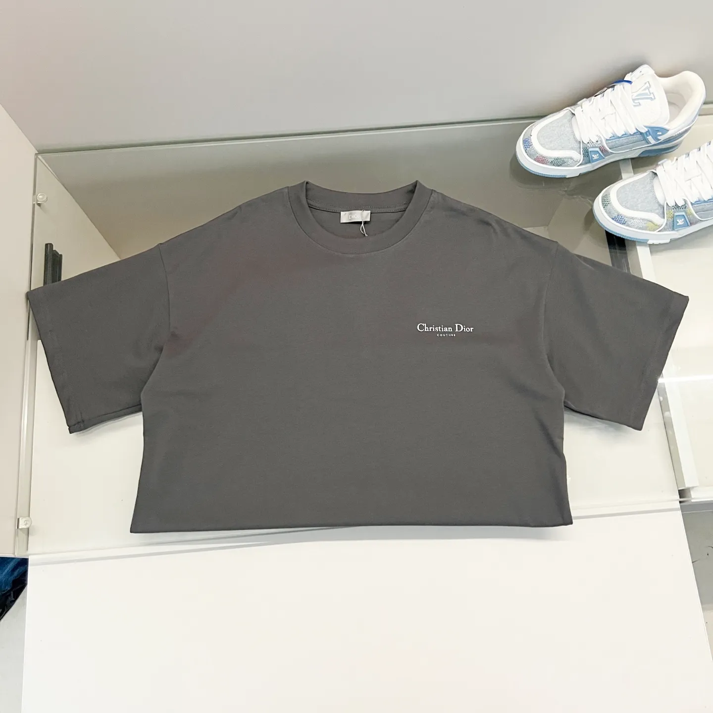 🅿️180 DIOR/Dior 260g round neck short-sleeved T-shirt, brand letter small mark LOGO, lily of the valley pattern printing process, official synchronization, high version, high quality, fashionable personality, versatile trend, pure original quality, original fabric, tag, collar label, washed wheat, three labels complete, color: black, apricot, gray. Size: XS-L