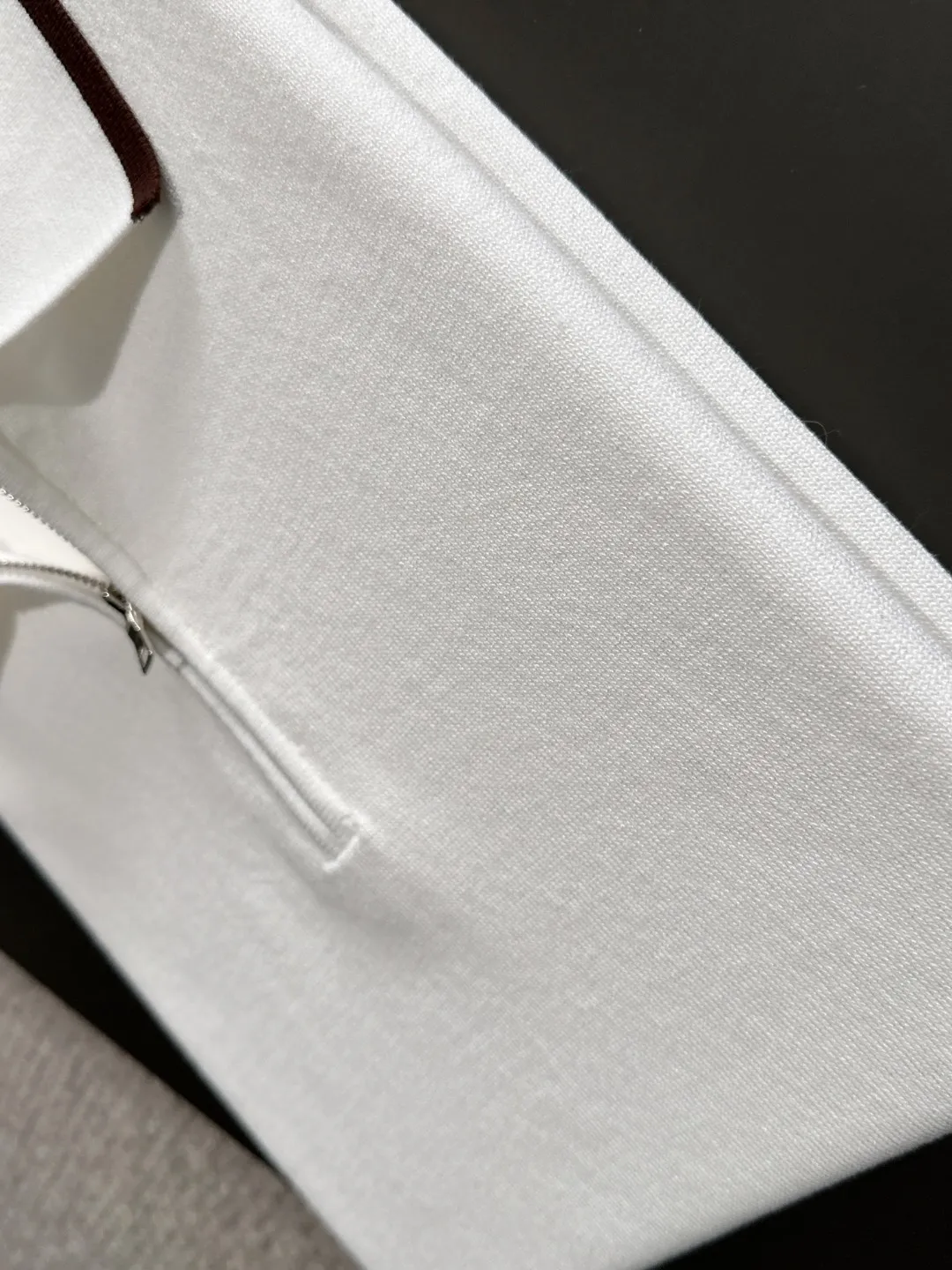 🅿️330 shipped next day, high quality Dior 2025 spring and summer new men's lapel short-sleeved T-shirt. Made of combed cotton yarn knitted cotton fabric, pure cotton high-weight special yarn, it feels full when weighed, and the upper body is more textured than ordinary T-shirts. This texture can cope with the weather easily and is suitable for both hot and cold! The pattern on the chest adopts three-dimensional embroidery technology, and is perfectly produced stitch by stitch with reference to the original version! Loose fit design, looks noble. Size: M to XXXL