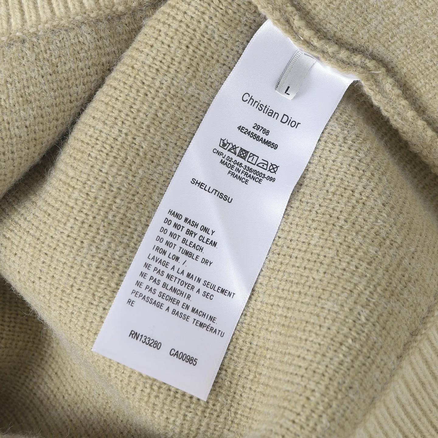 🅿️430 [Top quality] CD/Dior letter logo embroidered crew neck sweater. The fabric is made of 55% merino wool fabric, 35% cotton yarn and 10% polyester. This fabric has high thermal insulation effect and upper body comfort. The embroidery uses 3D three-dimensional embroidery, and the chest is embellished with the DDIOR embroidery logo. Garment washing water removes impurities and lint smell, while effectively fixing the pattern and adding hand feel. Dior Couture logo embroidery on the chest enhances style. Wear it with jeans and sneakers for a sophisticated yet casual modern look. Size:S/M/L/XL