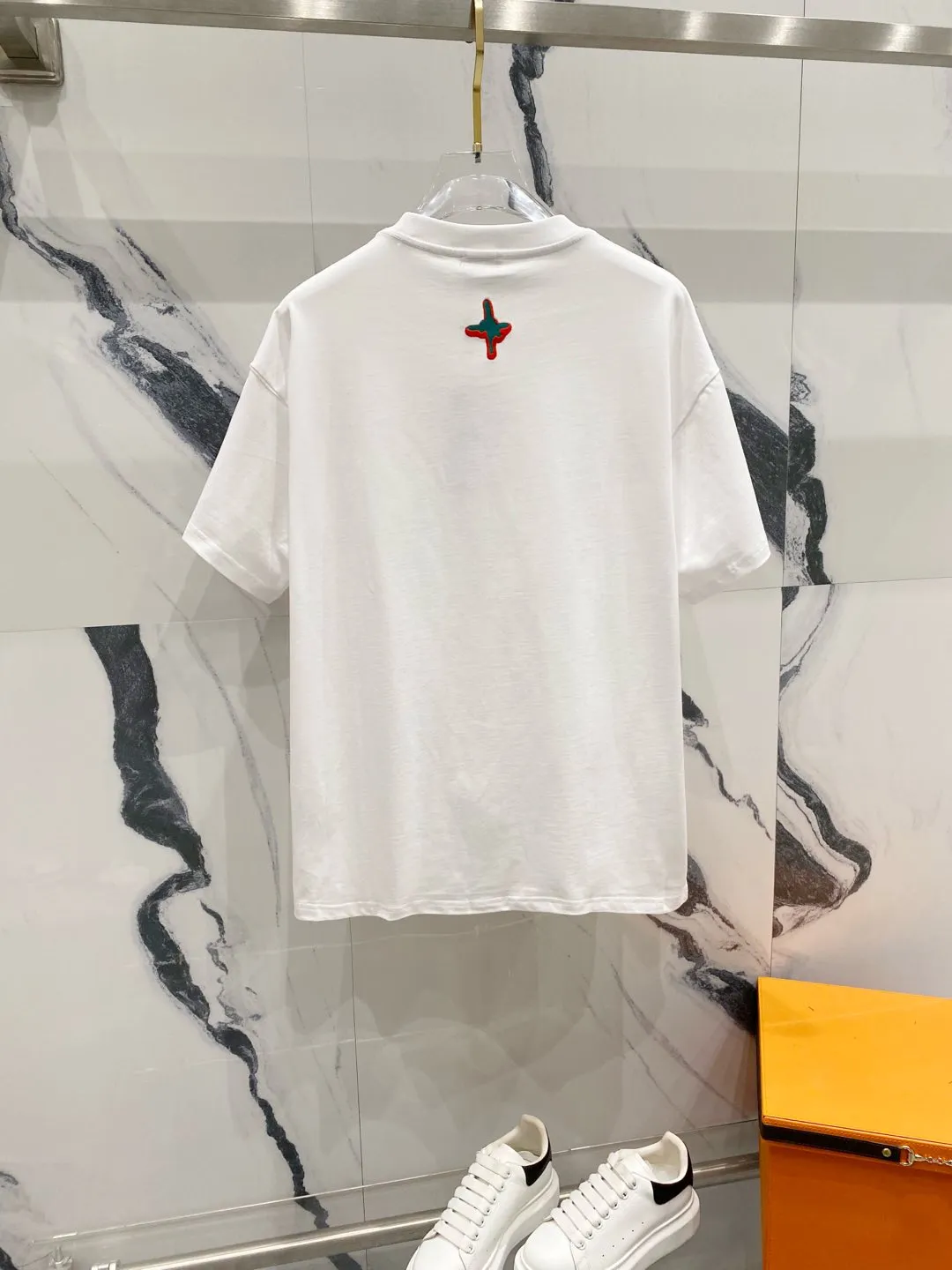 🅿️180 DIOR 260g round neck short-sleeved T-shirt, color block embroidery🪡letter LOGO design logo, official synchronization, high version, high quality, fashionable personality, versatile trend, pure original quality, original fabric, tag, collar label, washed wheat, complete three standards, color: black, white, red. Size: XS-L