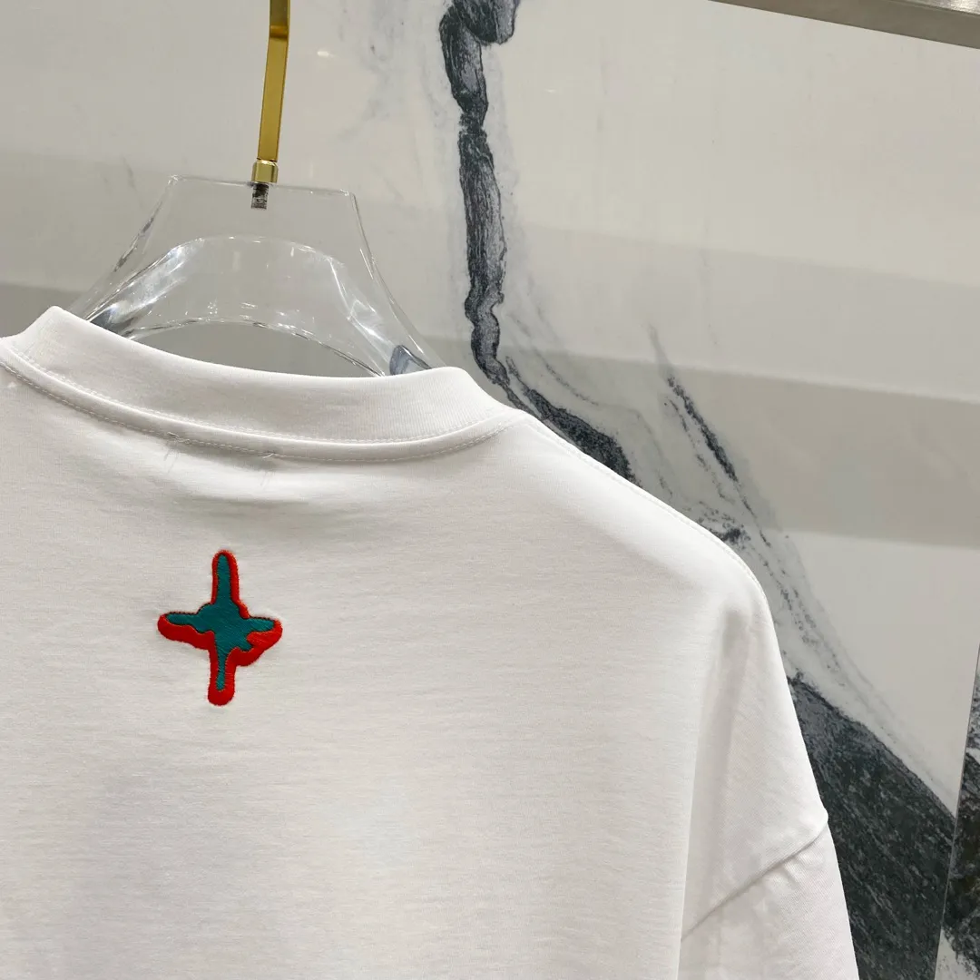 🅿️180 DIOR 260g round neck short-sleeved T-shirt, color block embroidery🪡letter LOGO design logo, official synchronization, high version, high quality, fashionable personality, versatile trend, pure original quality, original fabric, tag, collar label, washed wheat, complete three standards, color: black, white, red. Size: XS-L