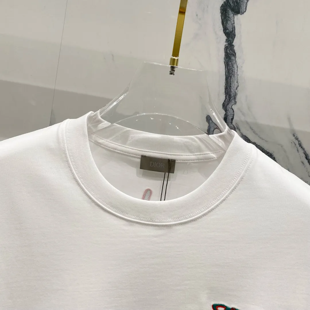 🅿️180 DIOR 260g round neck short-sleeved T-shirt, color block embroidery🪡letter LOGO design logo, official synchronization, high version, high quality, fashionable personality, versatile trend, pure original quality, original fabric, tag, collar label, washed wheat, complete three standards, color: black, white, red. Size: XS-L