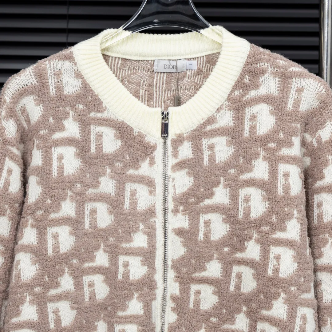 🅿️460 Style: DIOR all-over printed zipper cardigan knitted long-sleeved sweater Size: S-XXL Fabric: Wool blend Accessories: Full set of customized original accessories No gender distinction, same style for men and women