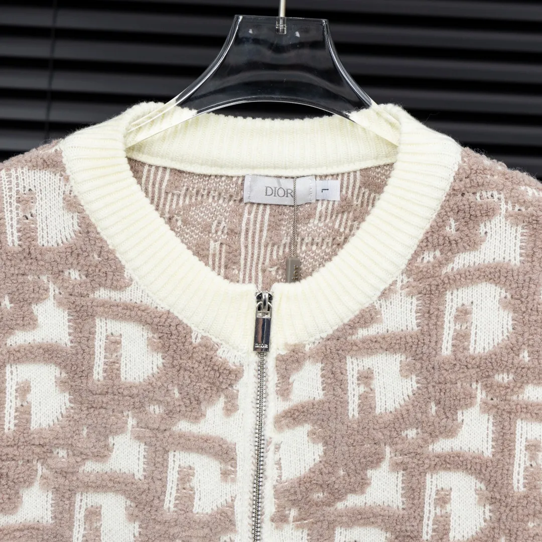🅿️460 Style: DIOR all-over printed zipper cardigan knitted long-sleeved sweater Size: S-XXL Fabric: Wool blend Accessories: Full set of customized original accessories No gender distinction, same style for men and women