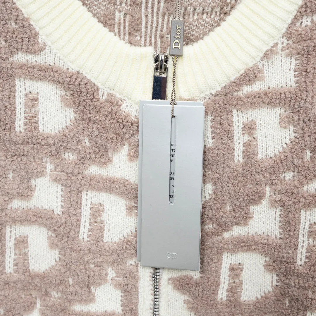 🅿️460 Style: DIOR all-over printed zipper cardigan knitted long-sleeved sweater Size: S-XXL Fabric: Wool blend Accessories: Full set of customized original accessories No gender distinction, same style for men and women