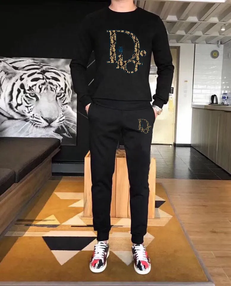 🅿️380 [DIOR Dior] (Fat Man’s Gospel) hot-selling suit is coming. Focus on the original version of the official website. 2025 new hot-selling sweatshirt suit. The original order is the best product. 🇭🇰The meticulous work of top designers is dedicated to a fitting and perfect upper body effect. All-natural high-quality Roman cotton 100%, close-fitting comfort, noble and elegant! Original hardware embodies elegance and nobility! Counter size: M-5XL (maximum wear up to 220 pounds)