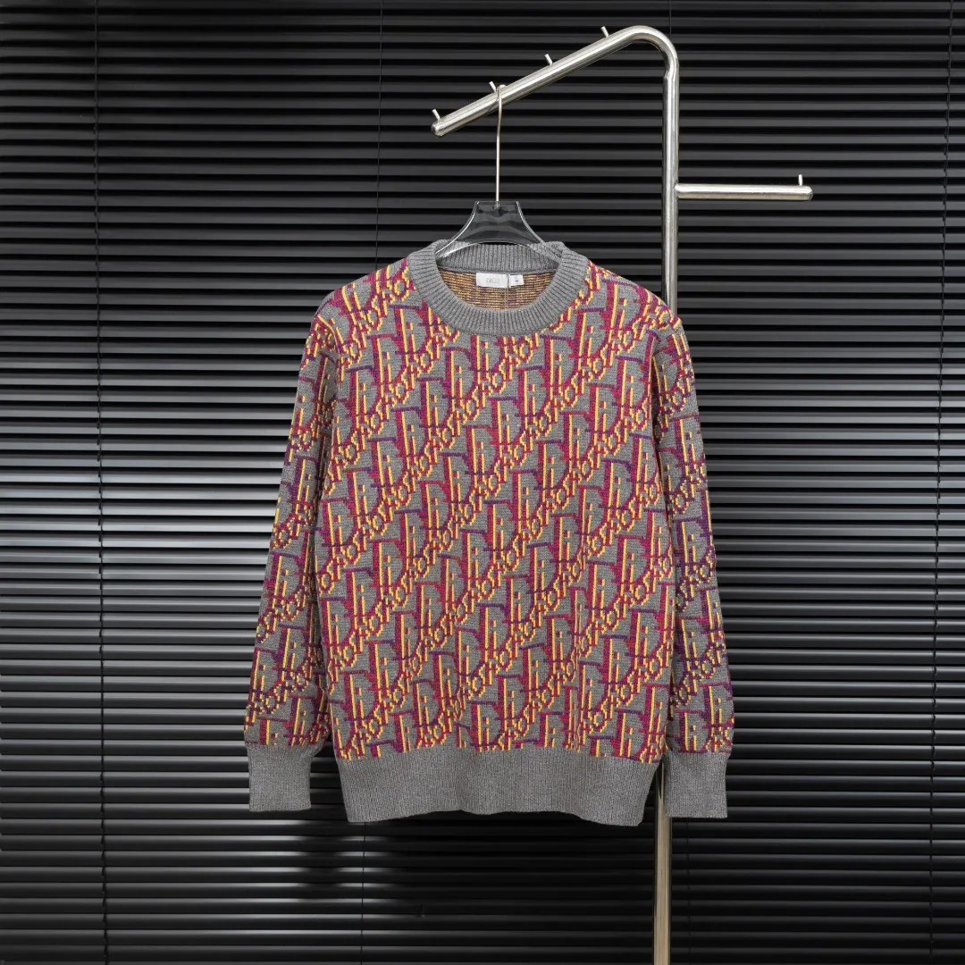 🅿️330 Style: DIOR Dior all-over knitted long-sleeved sweater Size: S-XXL Fabric: Wool blend Accessories: Full set of customized original accessories No gender distinction, same style for men and women