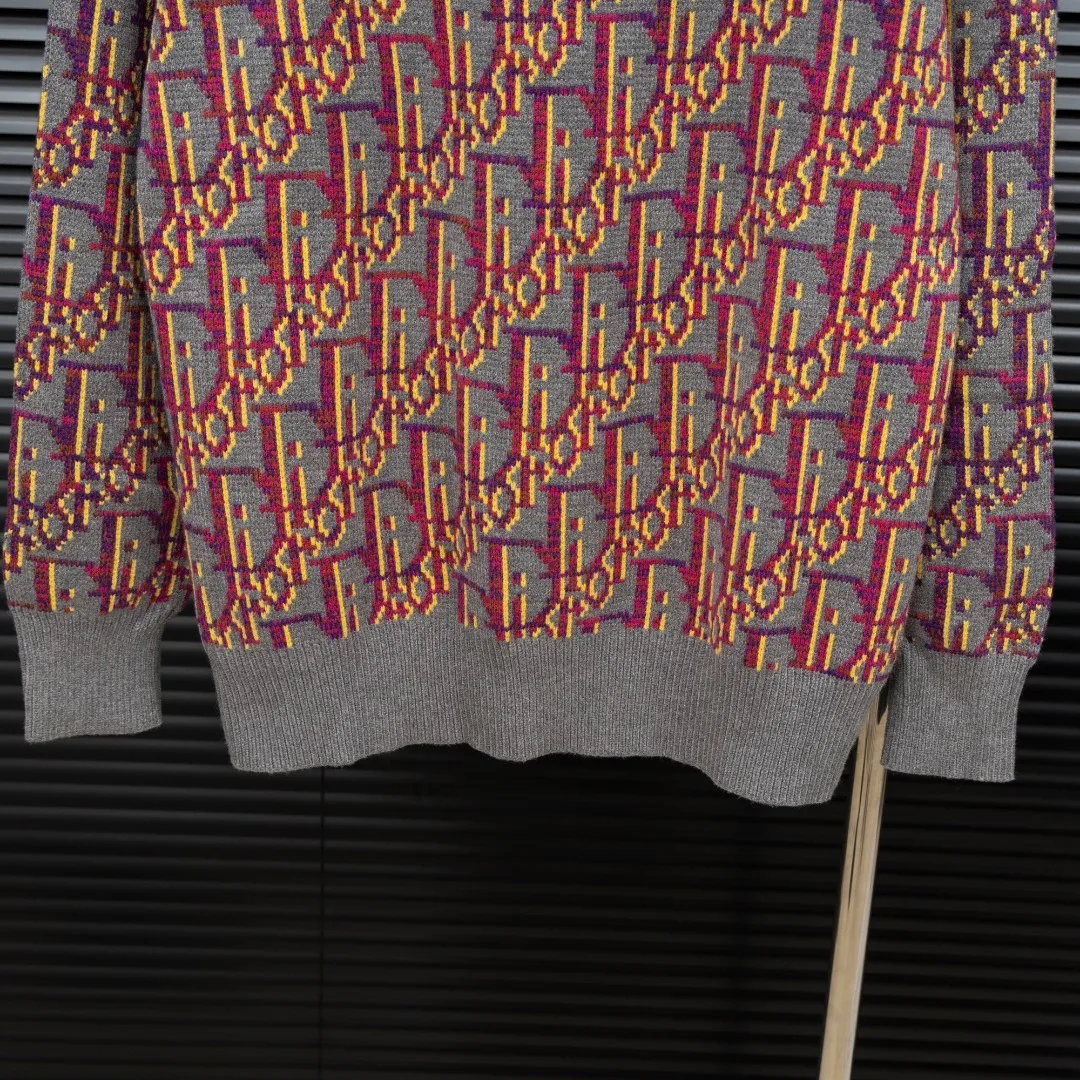 🅿️330 Style: DIOR Dior all-over knitted long-sleeved sweater Size: S-XXL Fabric: Wool blend Accessories: Full set of customized original accessories No gender distinction, same style for men and women