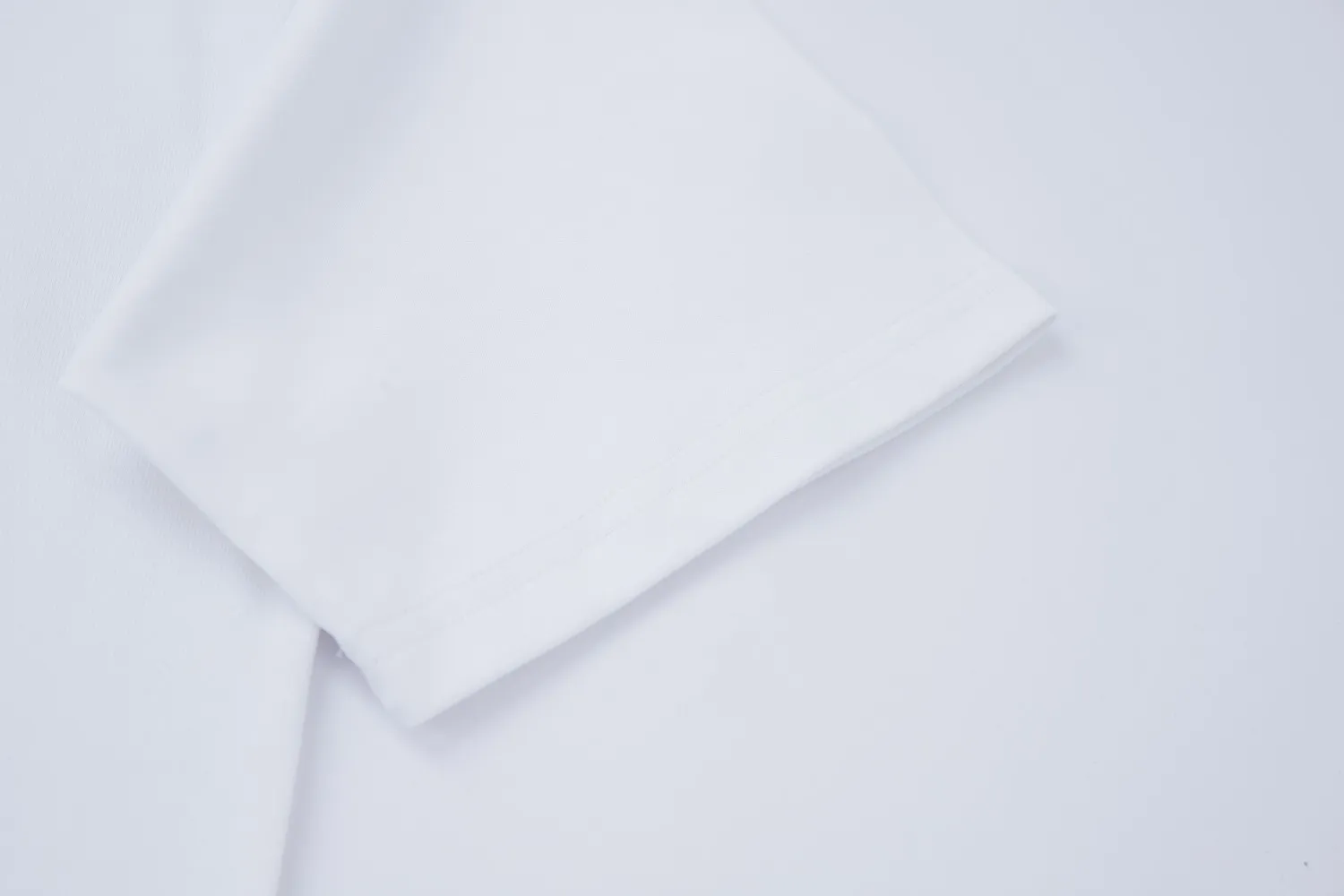 🅿️200 High quality ✨DIO✨🆕Classic logo letter pattern short sleeves. Official website synchronization, pure cotton fabric at the counter! Comfortable against the skin, durable and easy to wear, classic and simple logo design, meticulous original craftsmanship, customized 290G same vat dyed fabric, very comfortable to the touch, latest brick cabinet synchronization OS off-shoulder version, fashionable and personalized, super versatile and good-looking, very suitable for both men and women, a must-have style, hang tag, collar label, washed wheat, complete with three labels, black and white. 2️⃣Color S M L XL