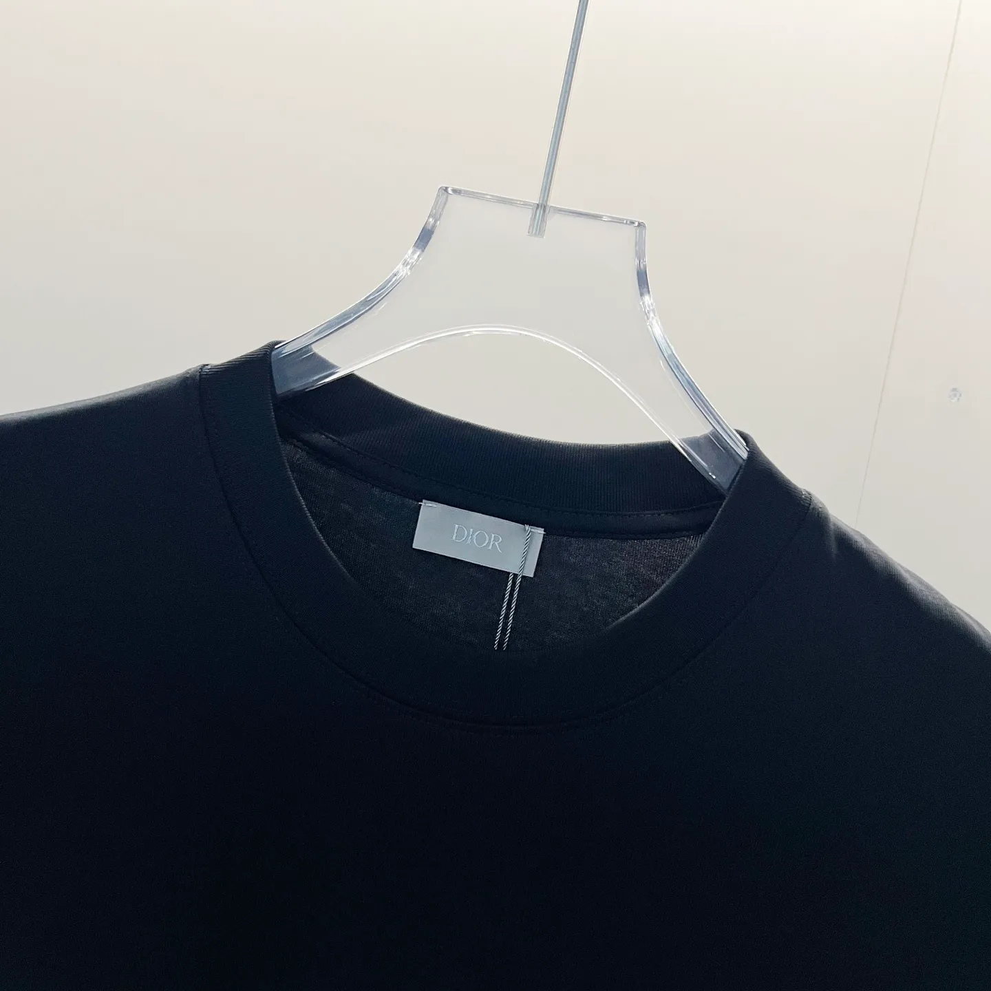🅿️180 DIOR/Dior 260g round neck short-sleeved T-shirt, simple solid color embroidery🪡letter LOGO small label technology, official synchronization, high version, high quality, fashionable personality, versatile trend, pure original quality, original fabric, hang tag, collar label, washed wheat, three labels complete, color: black, white. Size: XS-L