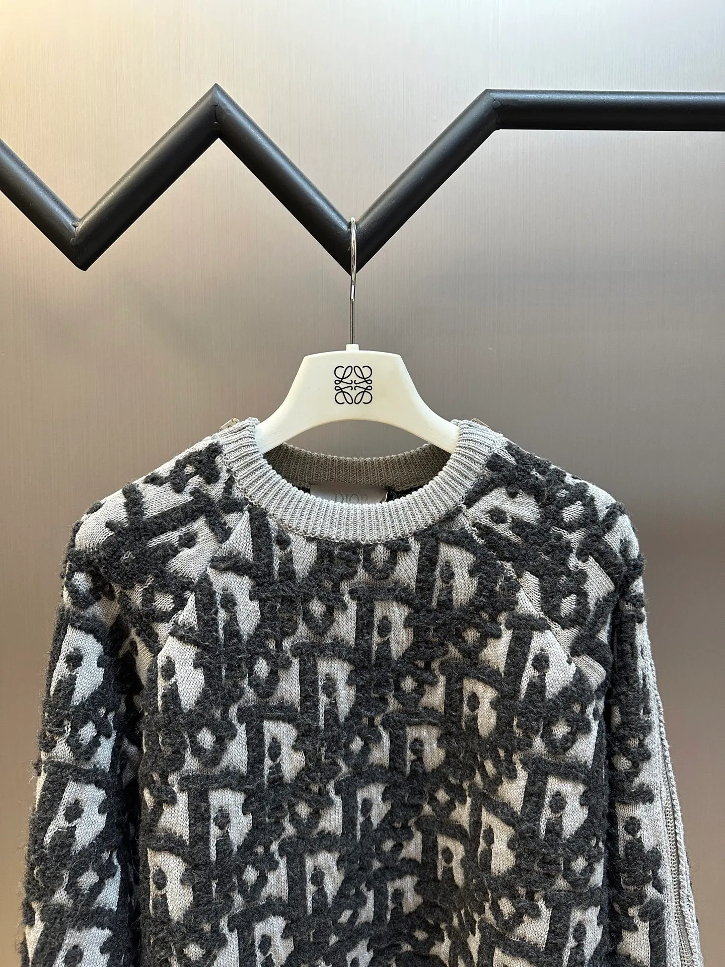 🅿️680 Dior Jay Chou matching jacquard sweater, double-sided jacquard zipper knitting, made of white sheep wool blended fabric. Ribbed round neck double zipper opening and closing design, the entire weaving method is imported machines, the side zippers are hand-sewn, versatile and fashionable size: xs s m l