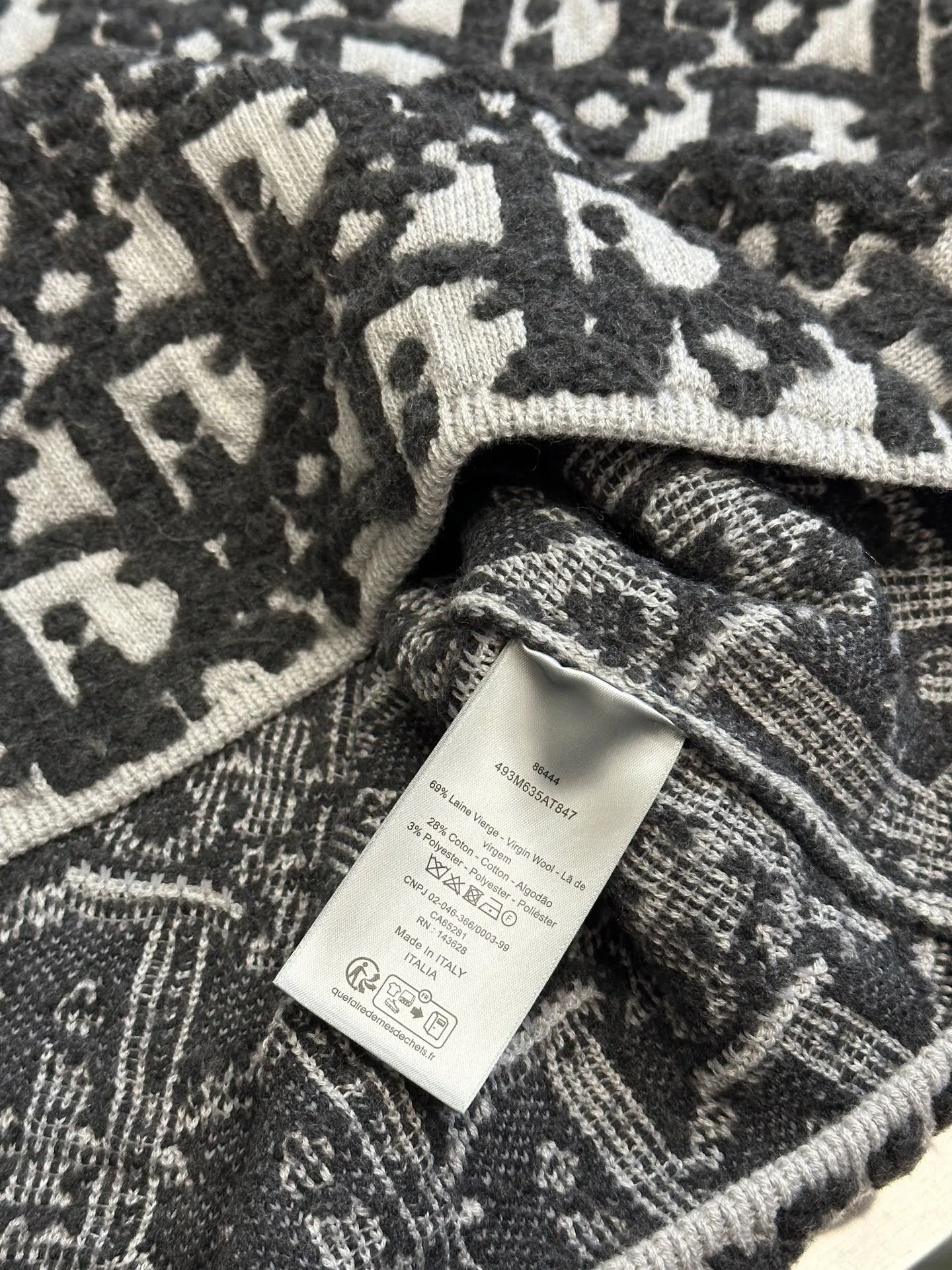 🅿️680 Dior Jay Chou matching jacquard sweater, double-sided jacquard zipper knitting, made of white sheep wool blended fabric. Ribbed round neck double zipper opening and closing design, the entire weaving method is imported machines, the side zippers are hand-sewn, versatile and fashionable size: xs s m l