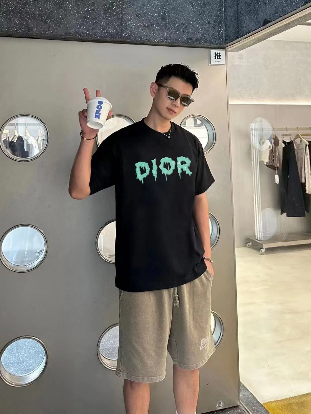 🅿️170 [DIOR Dior] 2025FW short-sleeved T-shirt LOGO printing High-end 26s double yarn 300g fabric Heavy fabric Customized frame ribbing in the same cylinder and dyeing Complete three standards Same style for men and women Color: Black White Size: S M L XL 2XL