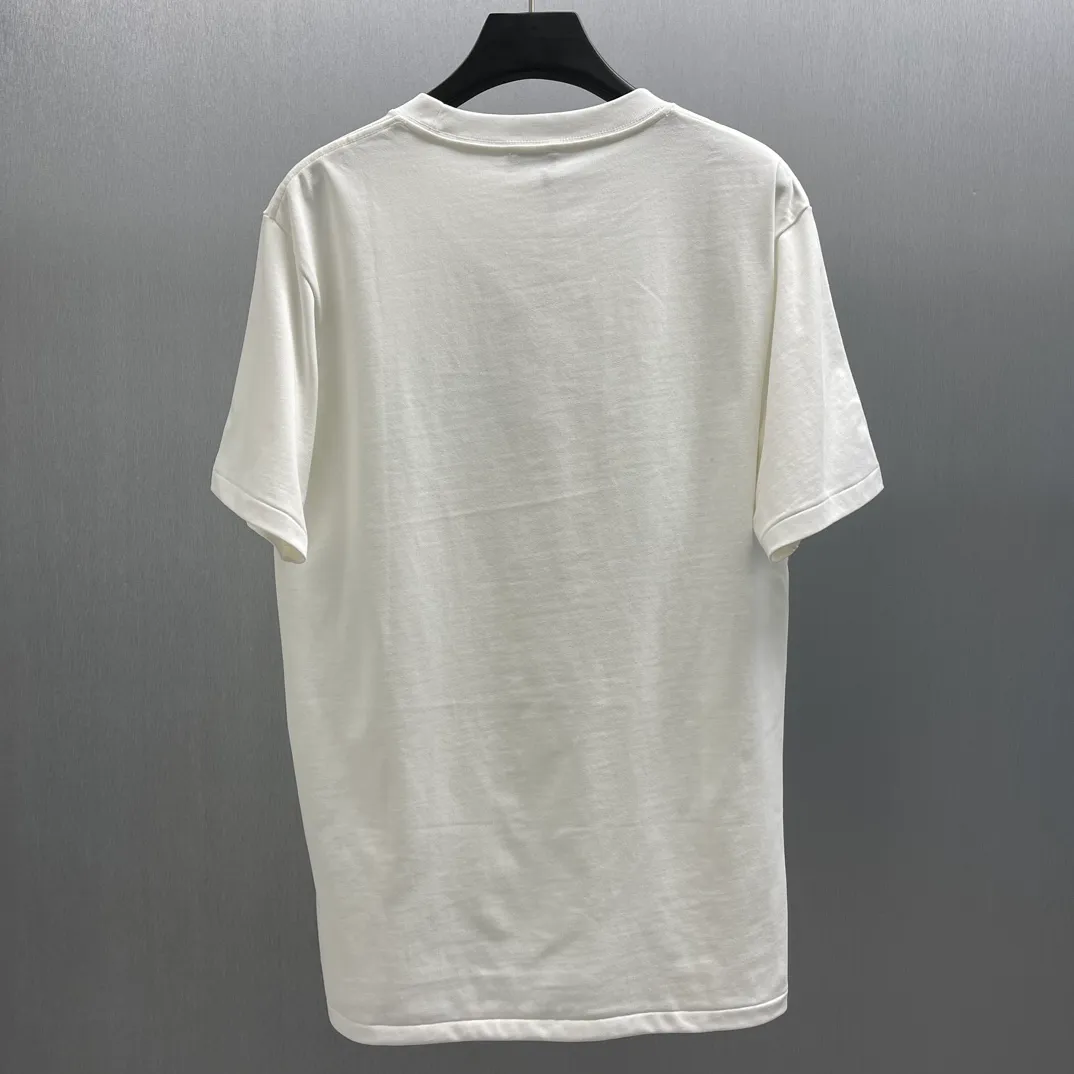 🅿️250 CD Floral Cat🐱Short Sleeve Size: S-XL This "shirt displays the logo from this season's DIOR AND HYLTON NEL joint series. It is carefully made of white cotton jersey fabric and has a classic silhouette with a ribbed crew neck and embroidery on the chest to enhance the style. Casual cut, can be paired with sports pants or jeans.