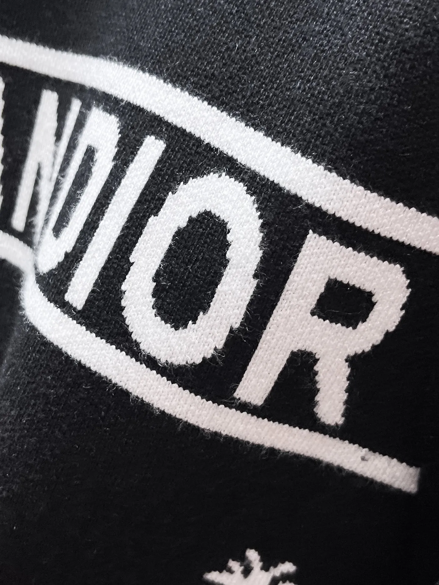 🅿️440 Dior 2025ss new wool blended round neck long-sleeved sweater cardigan bottoming sweater, high-end version! The custom-made fabrics at the counter are highly breathable and comfortable, with impeccable details and brand element design concepts, reflecting high quality. It feels delicate and soft! It presents a casual cut and the upper body shape is great! 🐉Code size: M-3XL