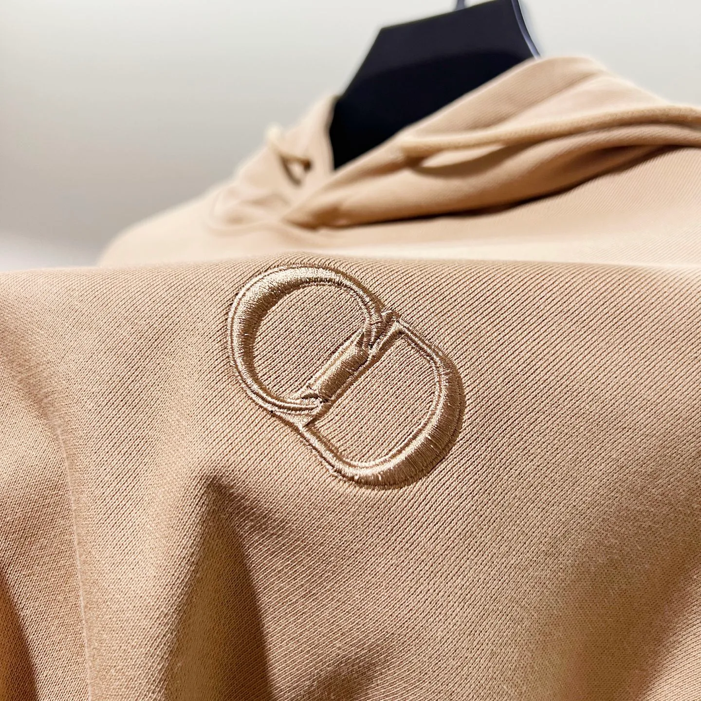 🅿️290 DIOR/Dior 420g pure cotton fabric hooded sweatshirt, classic and simple micro-label CD letter logo LOGO embroidery🪡 process, official synchronization, high version, high quality, fashionable personality, versatile trend, pure original quality, original fabric, tag, collar label, washed wheat, complete three standards, color: black, white, pink, gray, khaki. Size: XS-L