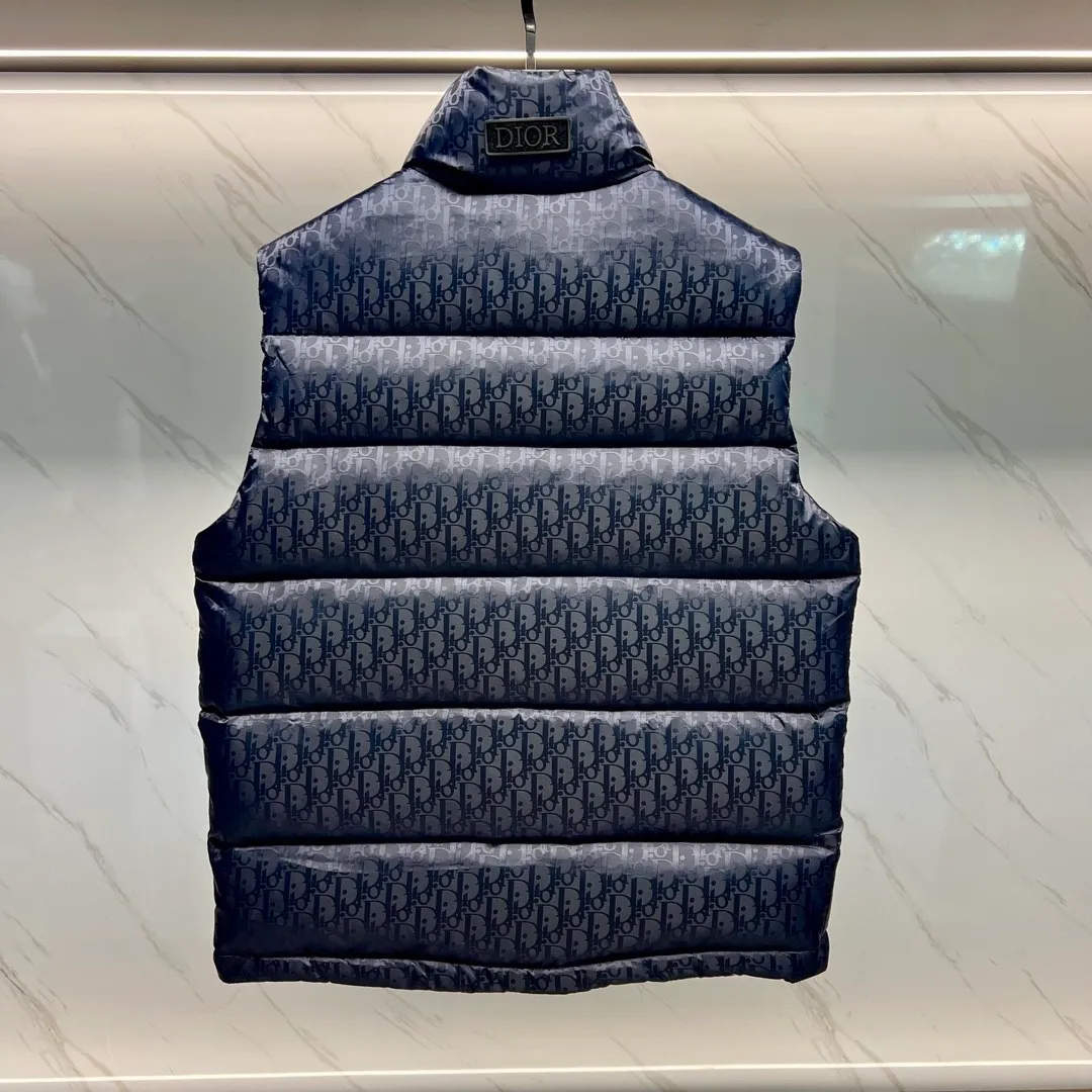 🅿️620 2025 Autumn and Winter New Style🆕Down Jacket Original 1:1 customized hardware accessories are all imported and original customization Welcome to compare at the counter Absolutely high quality Use top-grade 95 white duck down Super soft Filled with fluffy and full feathers Super heavy-duty Fabrics with excellent workmanship👍Perfect version Note⚠The fabric is super comfortable Exclusive model Non-market goods Same size for men and women: M～XXL