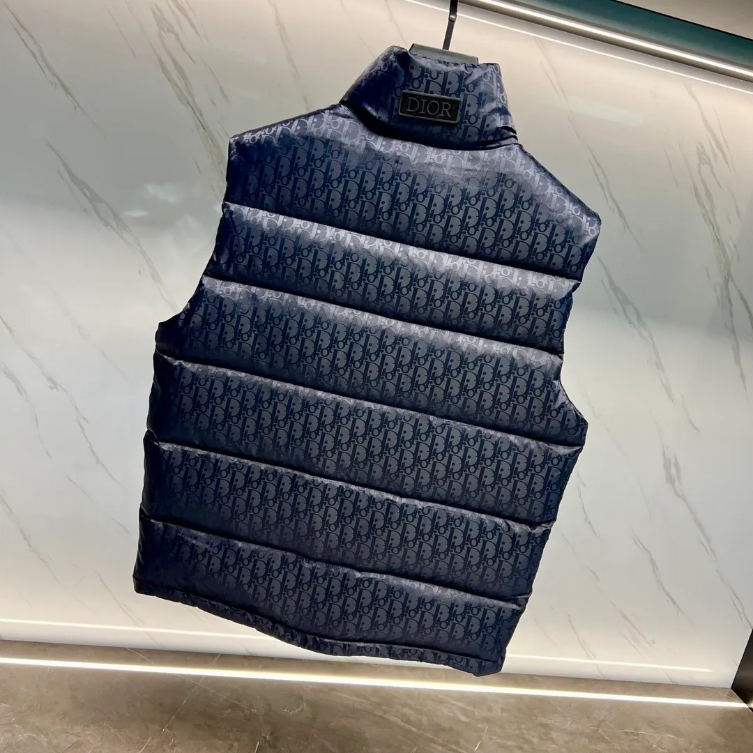 🅿️620 2025 Autumn and Winter New Style🆕Down Jacket Original 1:1 customized hardware accessories are all imported and original customization Welcome to compare at the counter Absolutely high quality Use top-grade 95 white duck down Super soft Filled with fluffy and full feathers Super heavy-duty Fabrics with excellent workmanship👍Perfect version Note⚠The fabric is super comfortable Exclusive model Non-market goods Same size for men and women: M～XXL