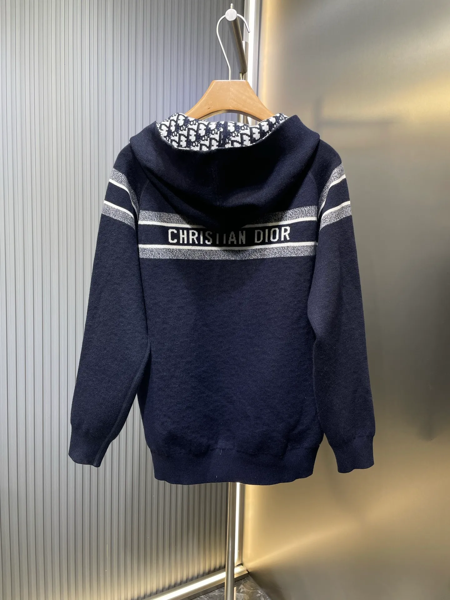 🅿️620 dior🌟【Top Replica】New autumn and winter new double-sided knitted sweater jacket hoodie made of ❗️98% cashmere➕2% nylon, double-sided knitted sweater, made of technical cashmere blend knitting, one side is navy blue and the other side is decorated with the iconic oblique print, the back stripe pattern is embellished with the "cistian" logo, fashionable and versatile size: s m l xl