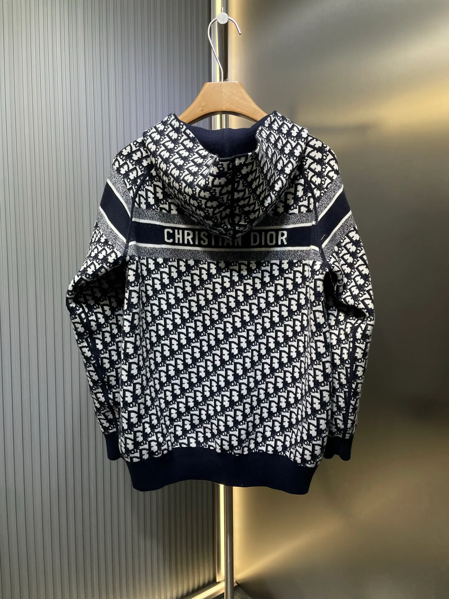 🅿️620 dior🌟【Top Replica】New autumn and winter new double-sided knitted sweater jacket hoodie made of ❗️98% cashmere➕2% nylon, double-sided knitted sweater, made of technical cashmere blend knitting, one side is navy blue and the other side is decorated with the iconic oblique print, the back stripe pattern is embellished with the "cistian" logo, fashionable and versatile size: s m l xl