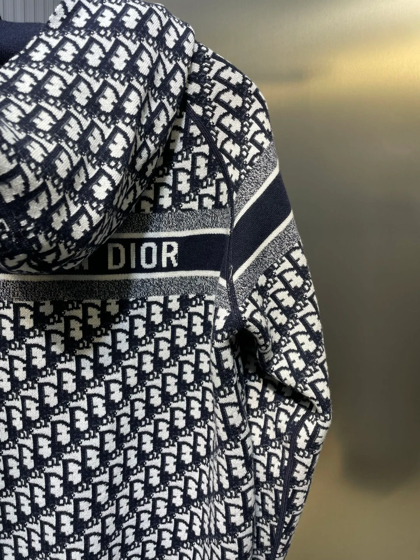 🅿️620 dior🌟【Top Replica】New autumn and winter new double-sided knitted sweater jacket hoodie made of ❗️98% cashmere➕2% nylon, double-sided knitted sweater, made of technical cashmere blend knitting, one side is navy blue and the other side is decorated with the iconic oblique print, the back stripe pattern is embellished with the "cistian" logo, fashionable and versatile size: s m l xl