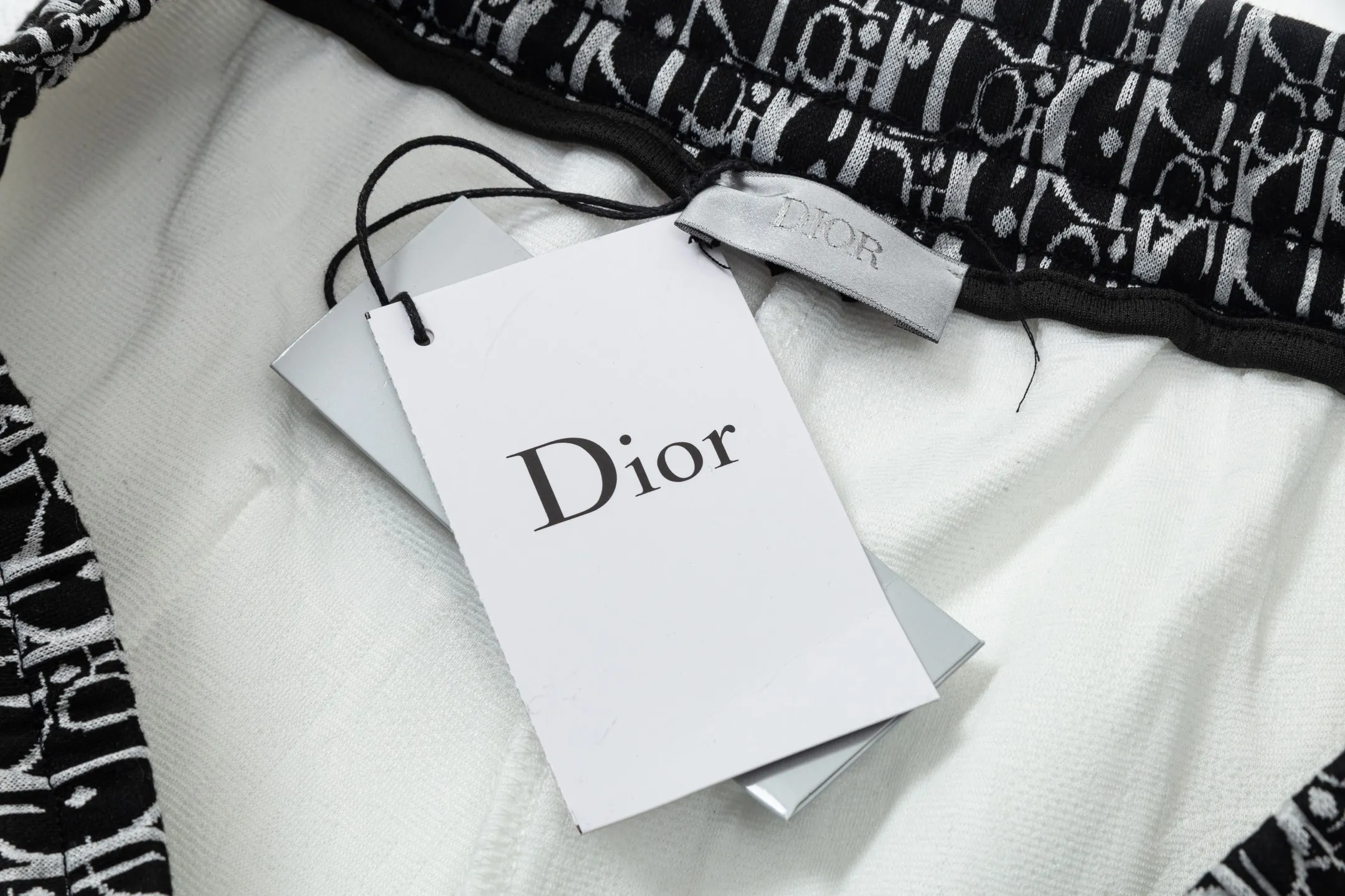 🅿️200 DIOR Dior 2025 new model Light luxury Ribbon splicing Back opening pockets Daily commuting for men and women A must-have for casual shorts · Customized jacquard fabric · Built-in drawstring to adjust the elastic waist design · Inner edge processing, no head pressure · Complete waist tag with three washing marks Color: White Size: S M L XL
