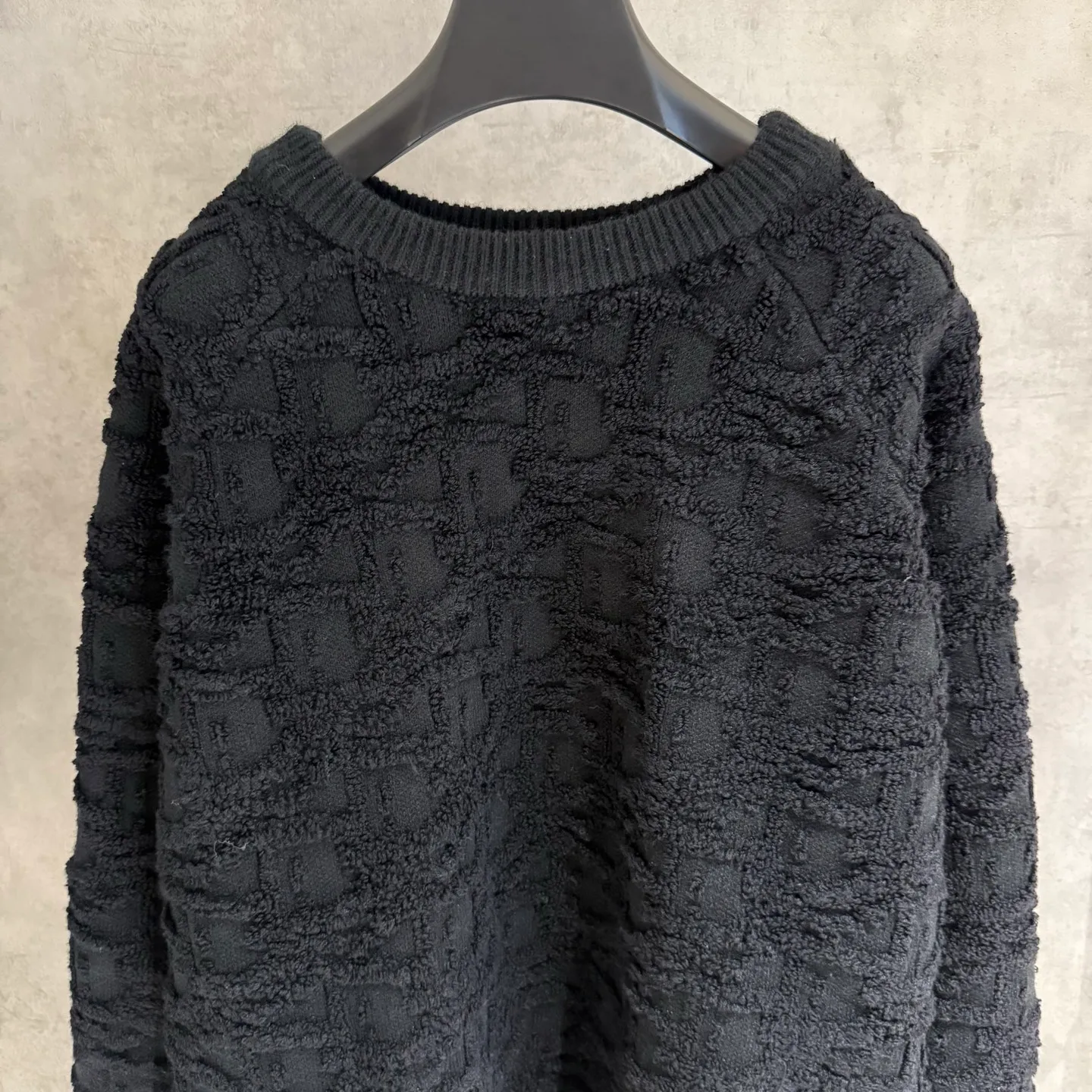 🅿️580 [Strict quality control] Dio* Dior wool blend round neck long-sleeved sweater. This sweater is new for autumn 2025 and displays the iconic Dior twill pattern. It is made of cotton-wool blend jacquard fabric and is printed with the Dior twill pattern in contrasting yarns. Wear it with a pair of tailored trousers in a coordinating tone for an elegant look, or pair it with a pair of jeans for a more casual look. Color: black/white/black gray/blue and white 4 colors Size: M-2XL Same style for men and women