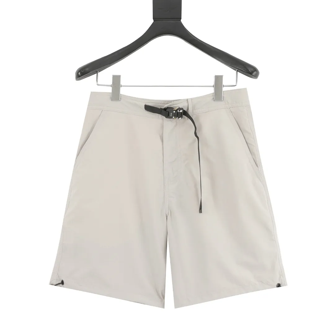 🅿️330 Dior/Dior 1947 series plaid lock shorts. The latest plaid pattern shorts for summer. Original purchase and development. The fabric is made of 60-count plaid cloth. The exclusive color and fabric need to be customized and dyed. The waist has a unique lock button. The hardware logo needs to be fully customized. The fabric is refreshing and the upper body is loose and versatile! size：S-XL