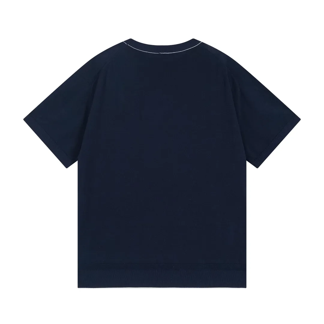 🅿️210 CD/2024ss knitted sweater short-sleeved brand new interpretation of classic design.  Crafted from navy cashmere, wool and mulberry silk-blend jersey, it features a contrasting patch on the chest with the CD Diamond pattern, designed by Marc Bohan in 1974, which reinterprets the CD initials in a three-dimensional line diamond pattern. Regular fit, crew neck with contrasting stripe pattern Unisex Sizes: XS-L