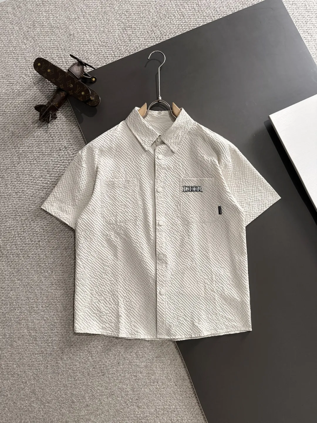 🅿️500 Next day shipping High-quality suit Dior 2025 new summer casual suit, exquisite and high-end details, full of high-end feeling. Customized high-end liquid ammonia cotton fabric, the upper body is crisp and stylish, comfortable and not tight. The clean and neat tailoring is full of urban style, which makes you feel good when you wear it. It is the first choice for high-end fashion people, and the upper body effect is super good-looking! Size: M-5XL.