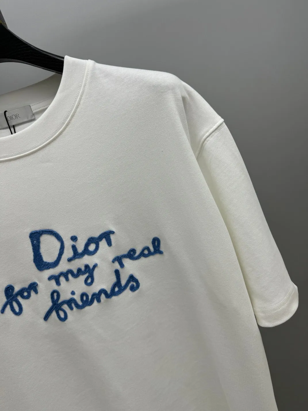 🅿️210 (top version, differentiated currency) will not be taken off the shelves all year round, sell with confidence. Style: Dior/DIO.R short-sleeved T-shirt. Fabric: 300g double yarn 100% cotton. Rib: 320g heavy Sorona 1*1 trendy brand. Craftsmanship: imported machine embroidered logo. Color: white blue. Size: XS S M L. Gender-neutral. Same style for men and women.