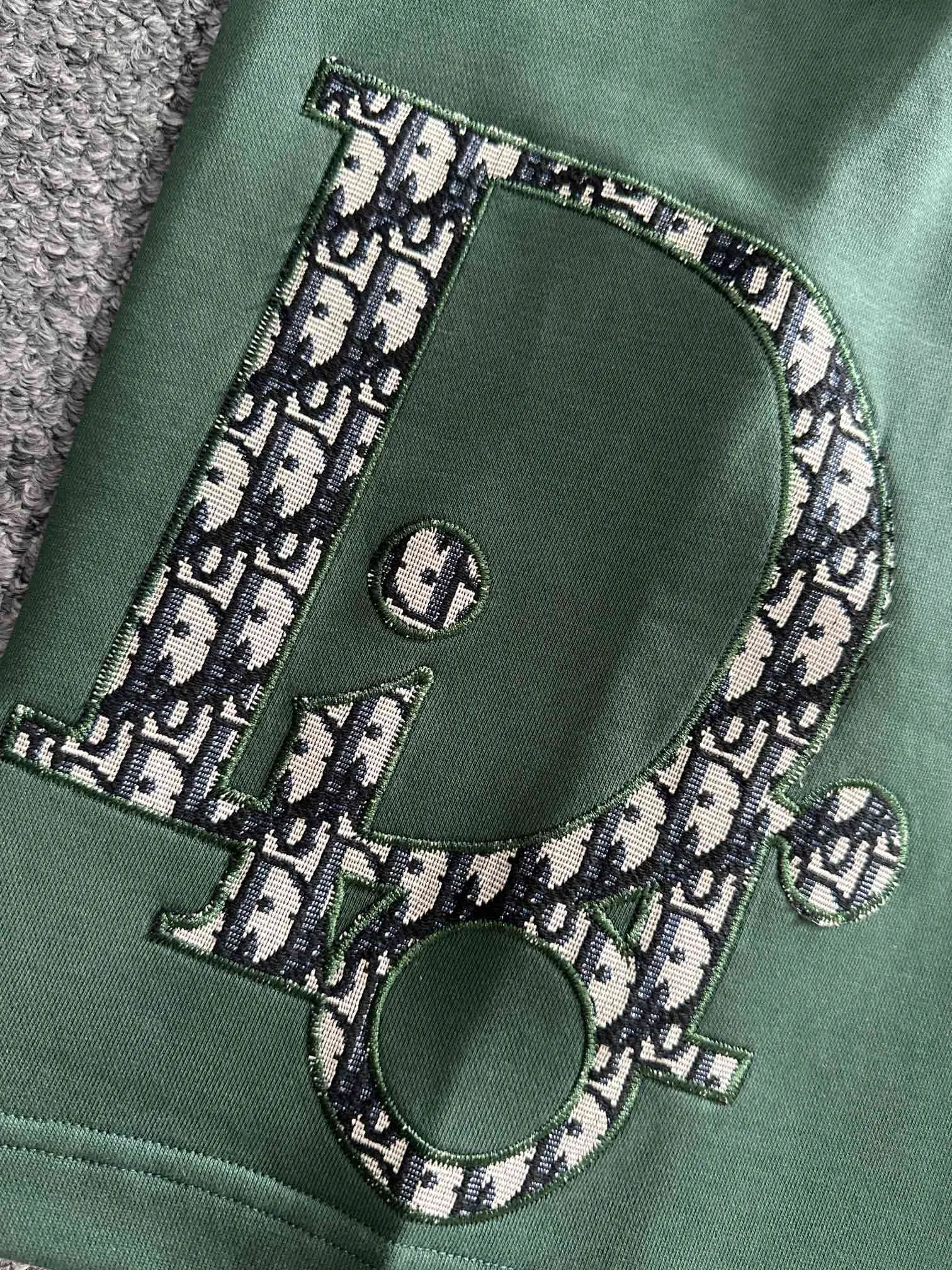 🅿️210 set style! Dior Dior 2025 new model, light luxury, patch embroidery logo, flocked CD striped letters, daily commuting for men and women, must-have casual shorts ·Customized terry fabrics ·Imported machine embroidery technology ·Inner edge processing, no head pressure ·Waist label and hangtag, three wash marks are complete Color: Green Size: XS S M L